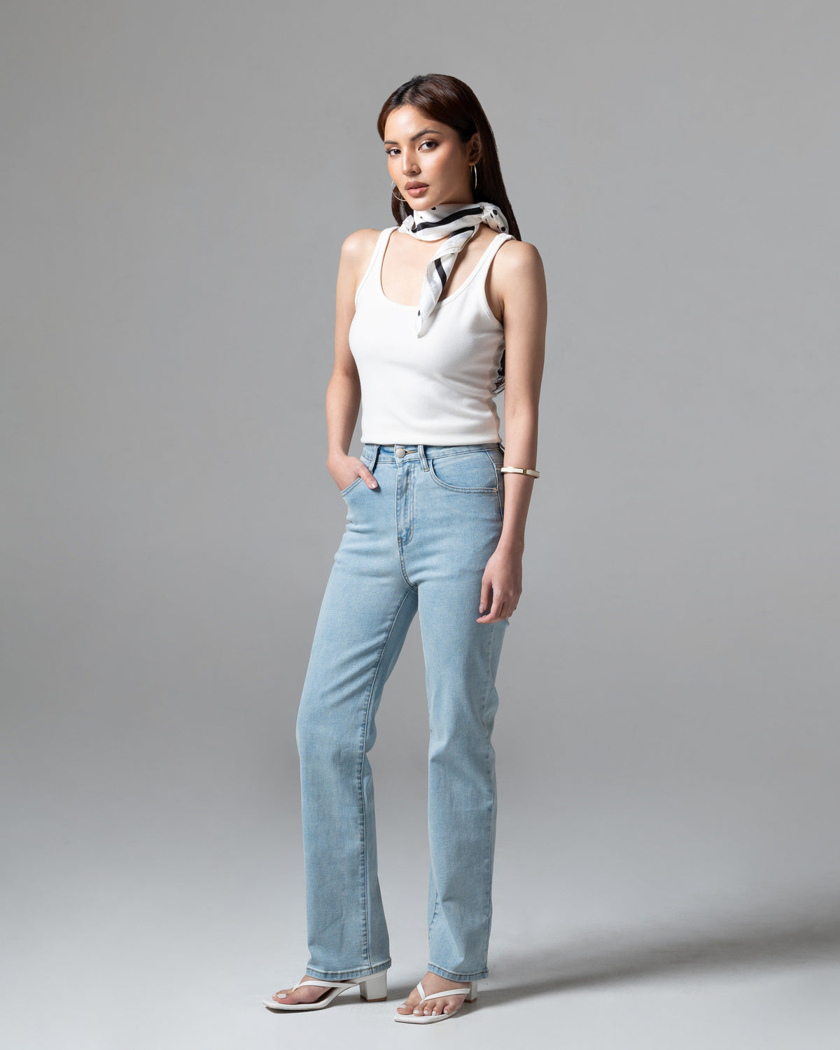 90's Straight Jeans Light Blue, regular size, tampak depan