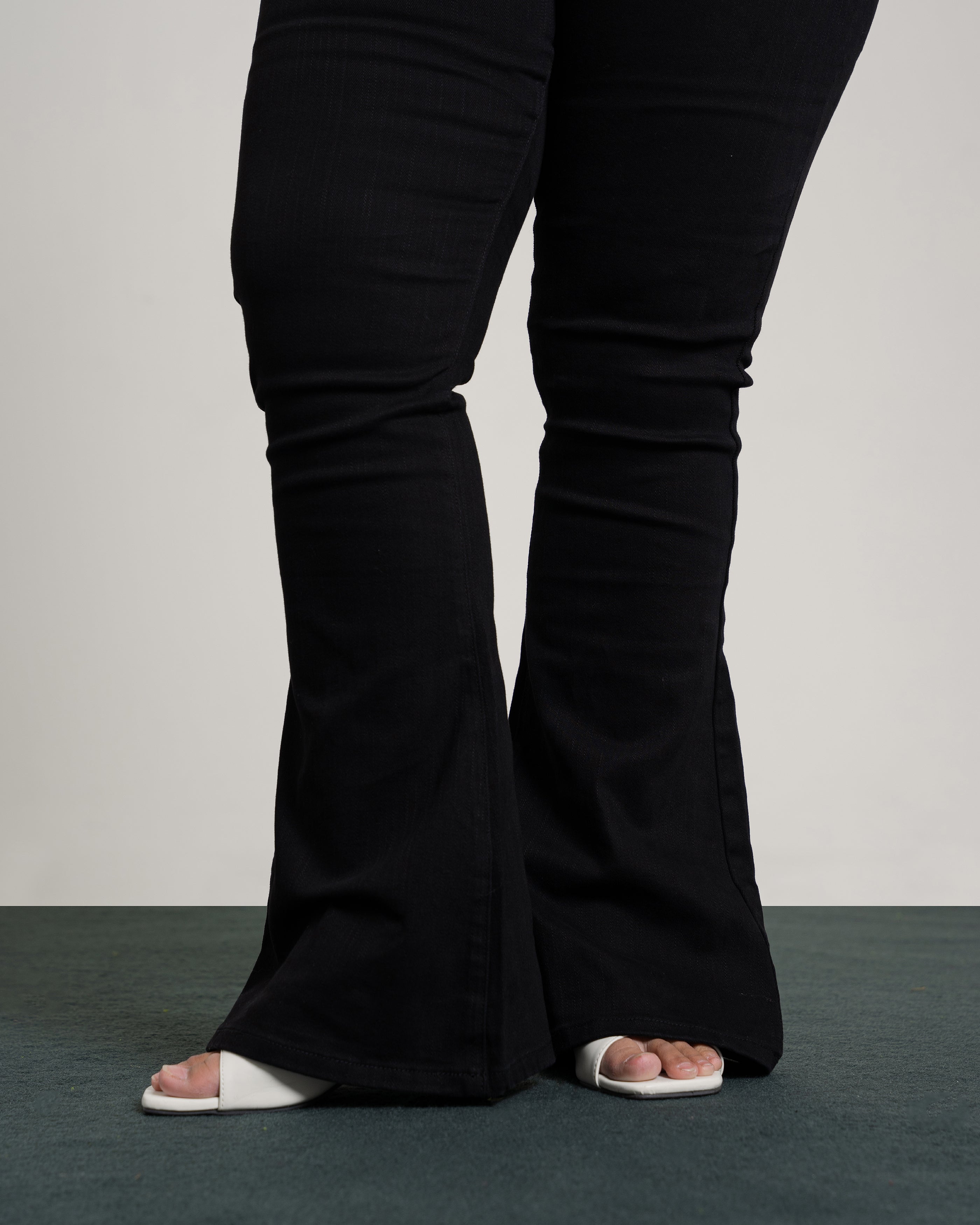 Kelly Petite Flare Jeans in Black