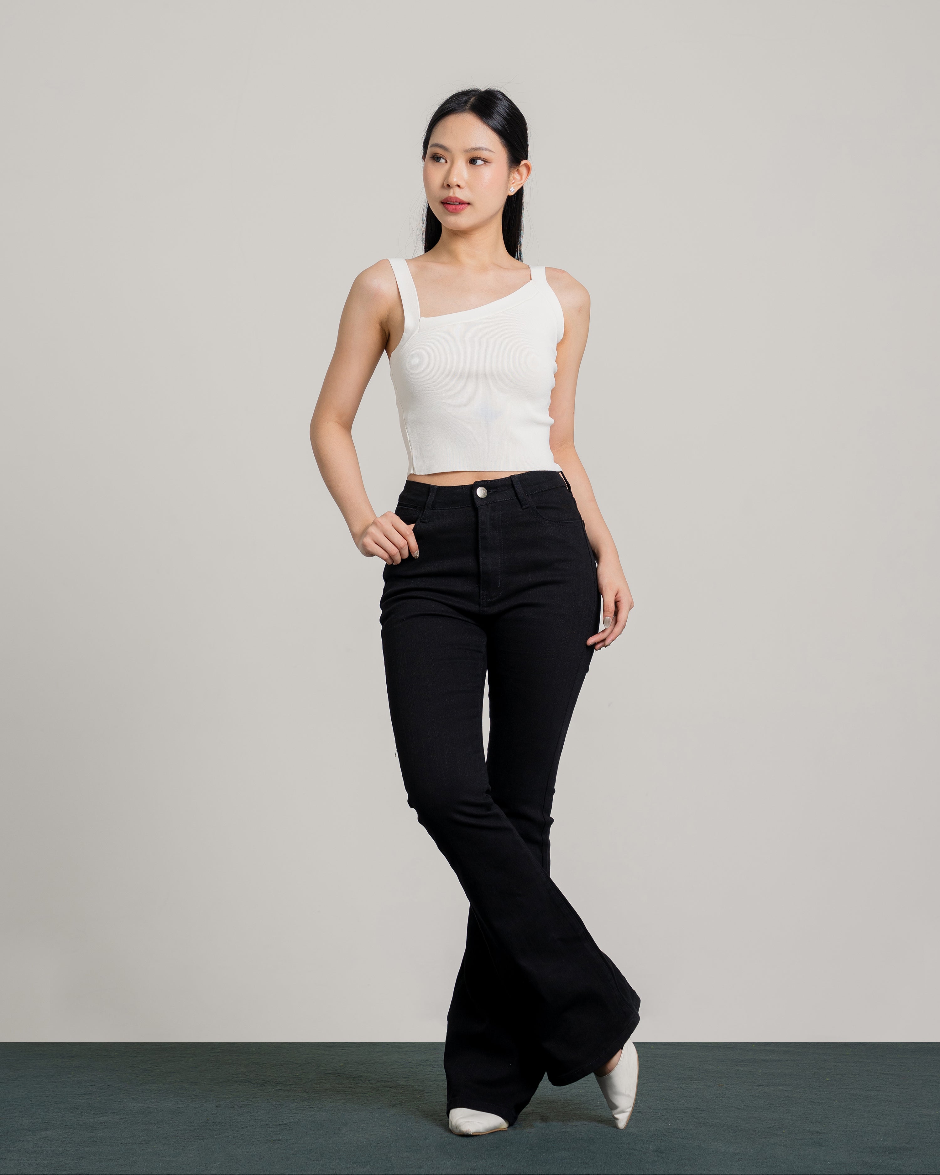 Kelly Flare Jeans in Black
