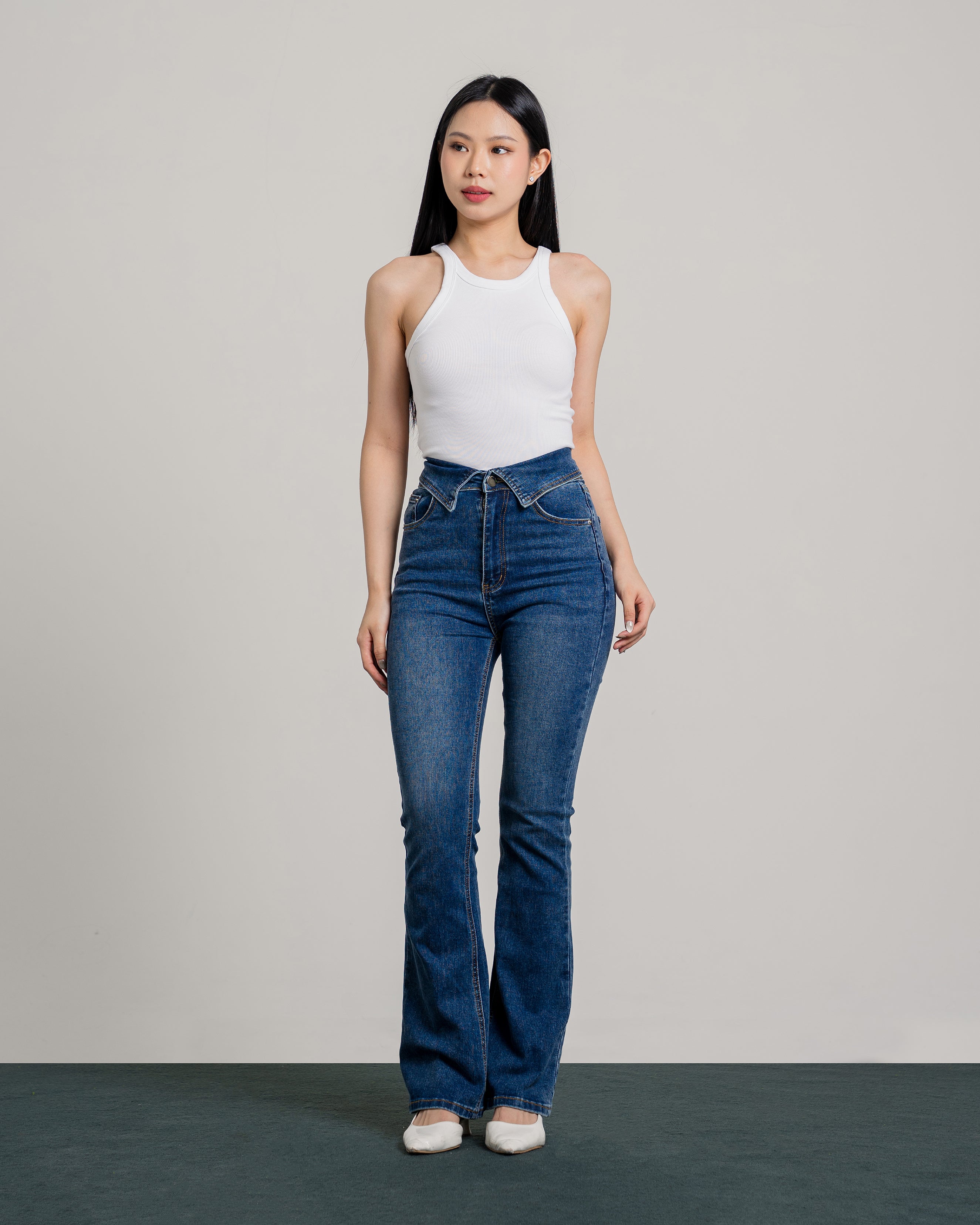 Vivienne Highwaist Cutbray Jeans in Dark Blue