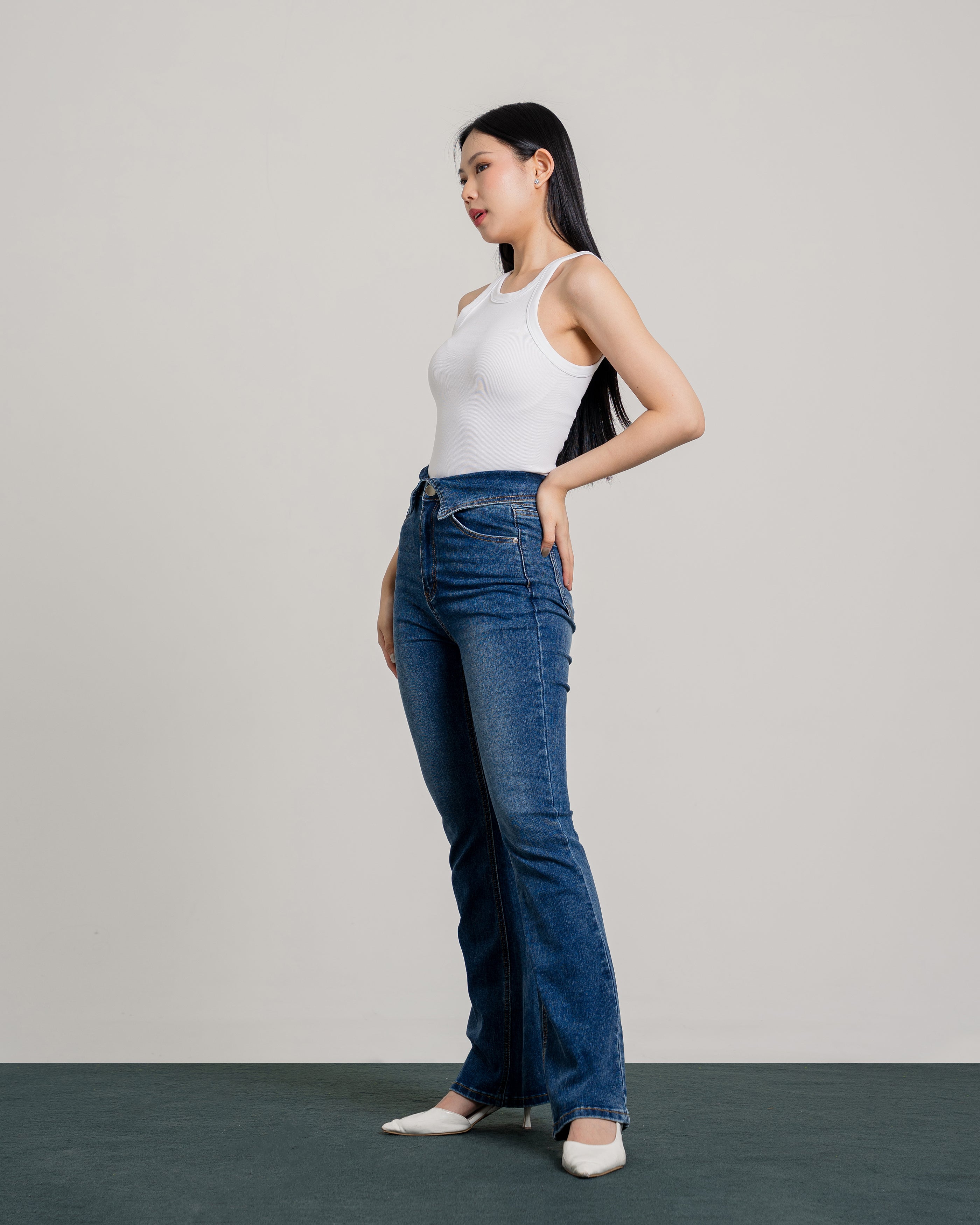 Vivienne Highwaist Cutbray Jeans in Dark Blue