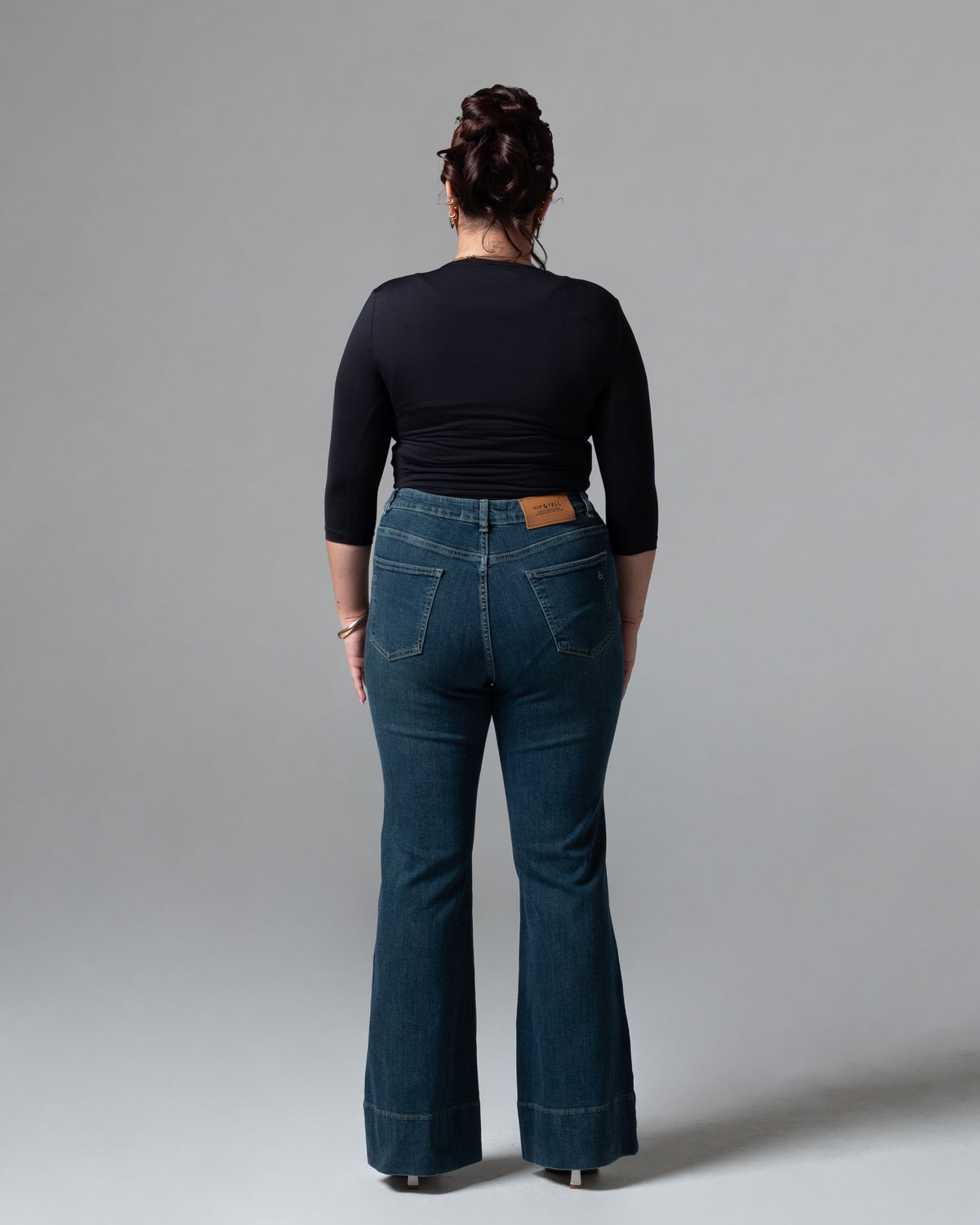 Ashley Flare Jeans Black Blue, mid size, tampak belakang