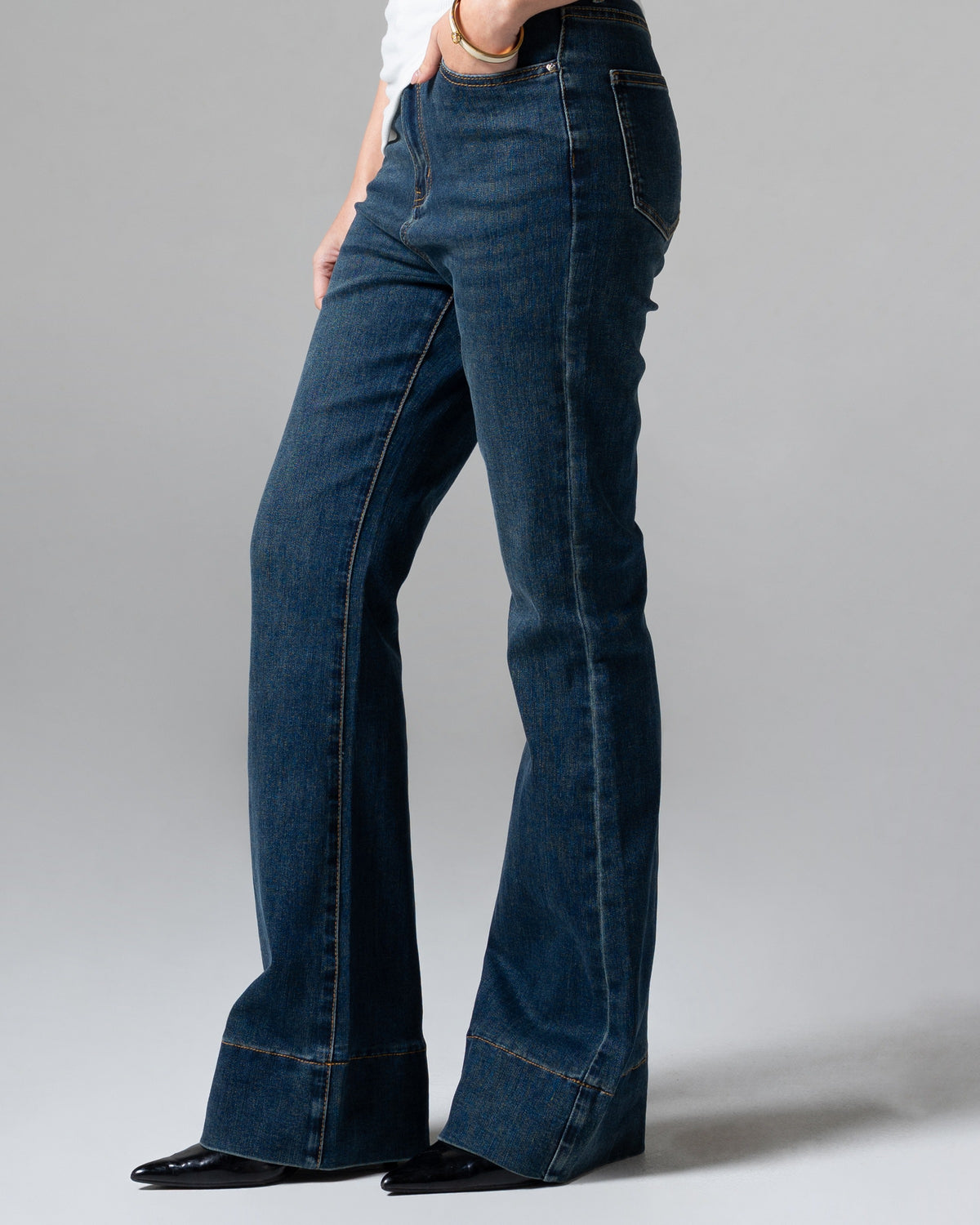 Ashley Flare Jeans Black Blue, regular size, detail depan