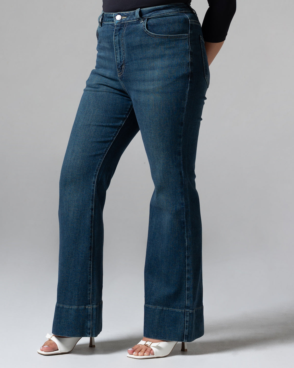 Ashley Flare Jeans Black Blue, mid size, detail depan
