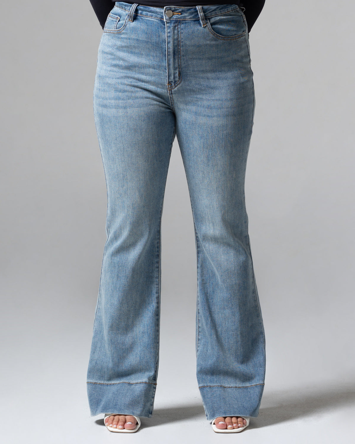 Ashley Flare Jeans Light Blue, mid size, detail depan