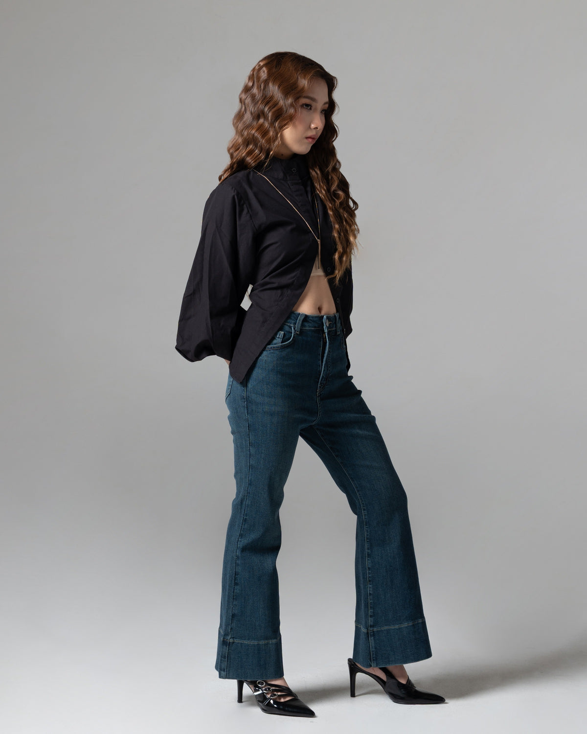 Ashley Flare Jeans Petite Black Blue, petite size, tampak samping