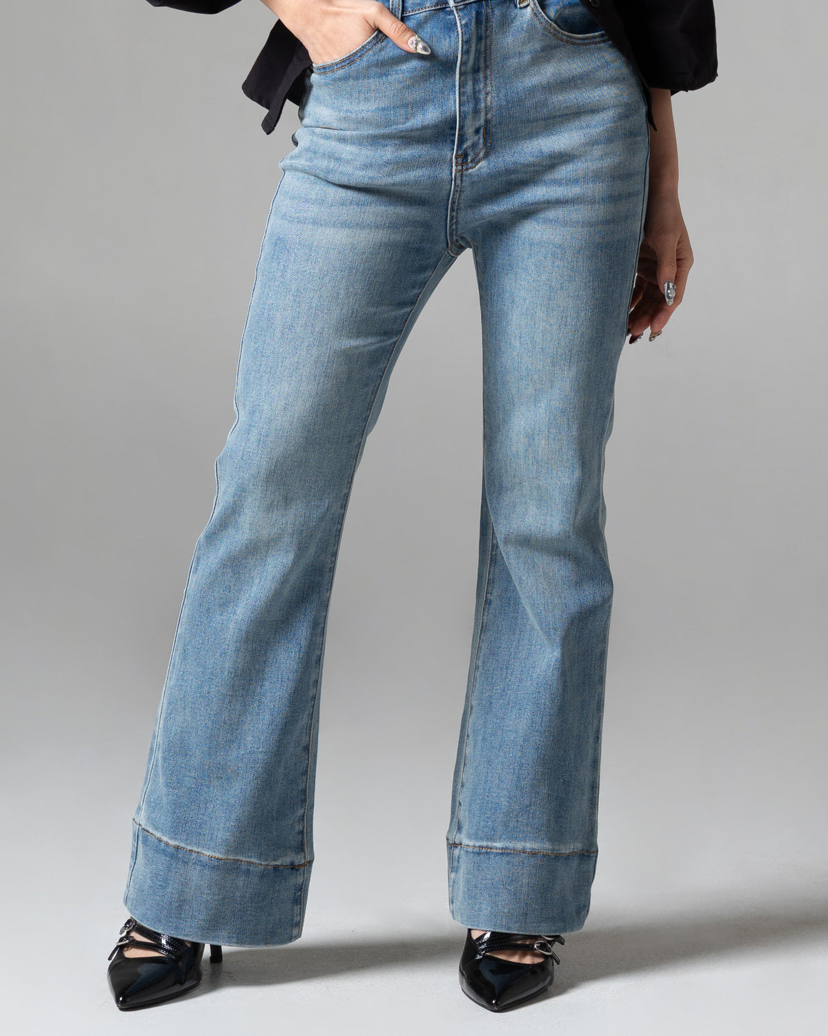 Ashley Flare Jeans Petite Light Blue, detail depan
