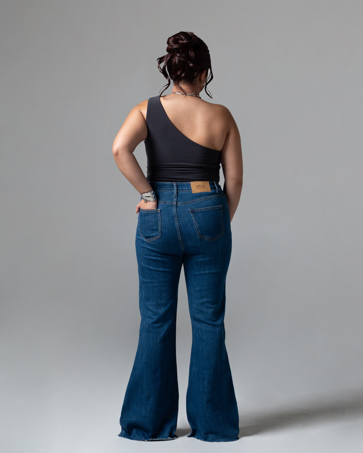 Blair Cutbray Jeans Dark Blue, mid size, tampak belakang