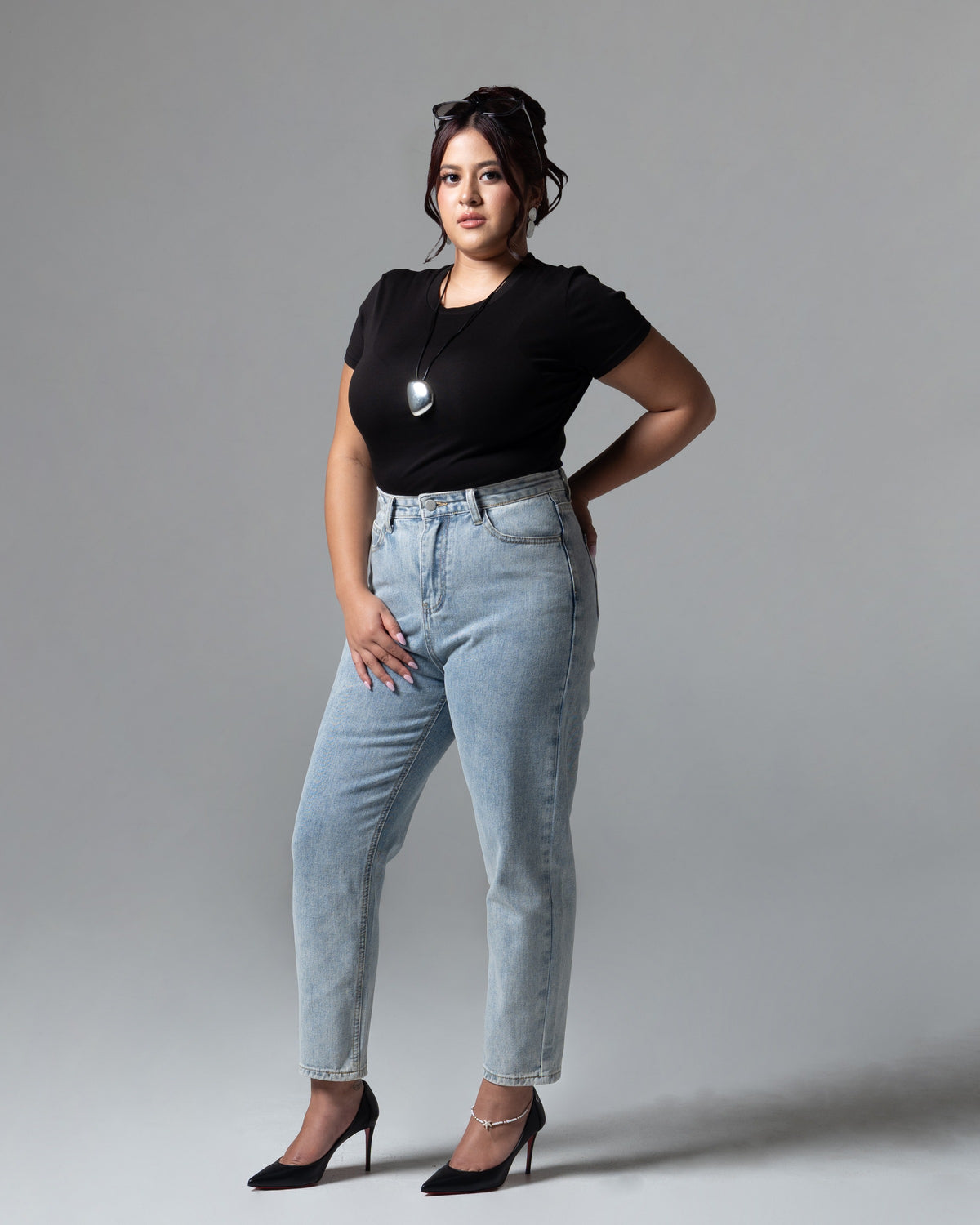 Boston Mom Jeans Light Blue, mid size, tampak depan