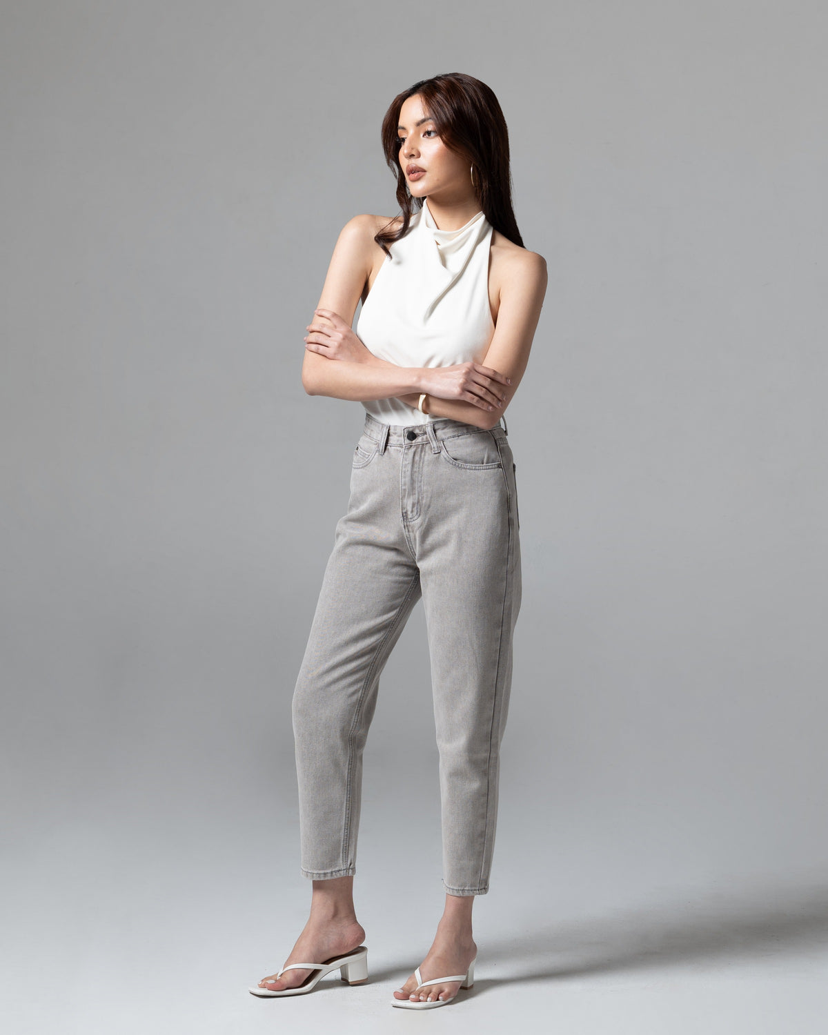 Boston Mom Jeans Light Grey, regular size, tampak depan