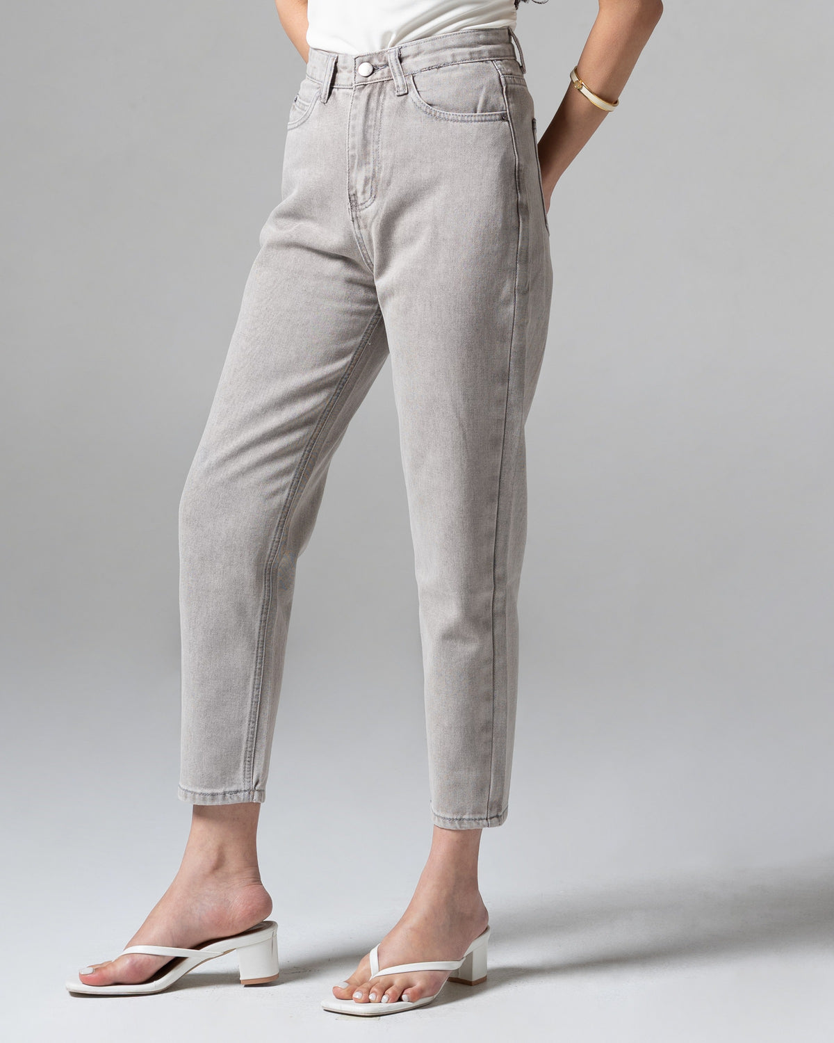Boston Mom Jeans Light Grey, regular size, detail depan