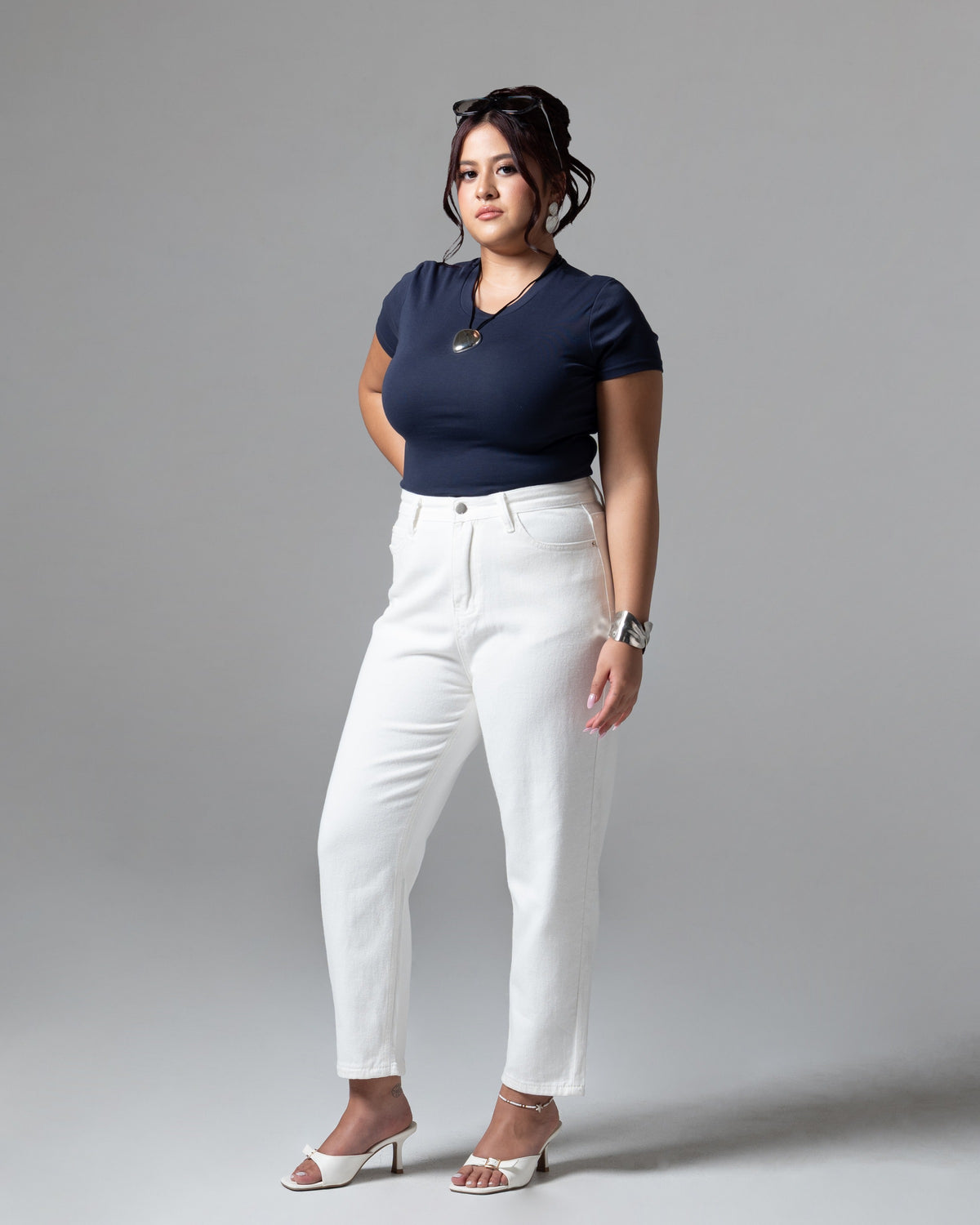 Boston Mom Jeans White, mid size, tampak depan