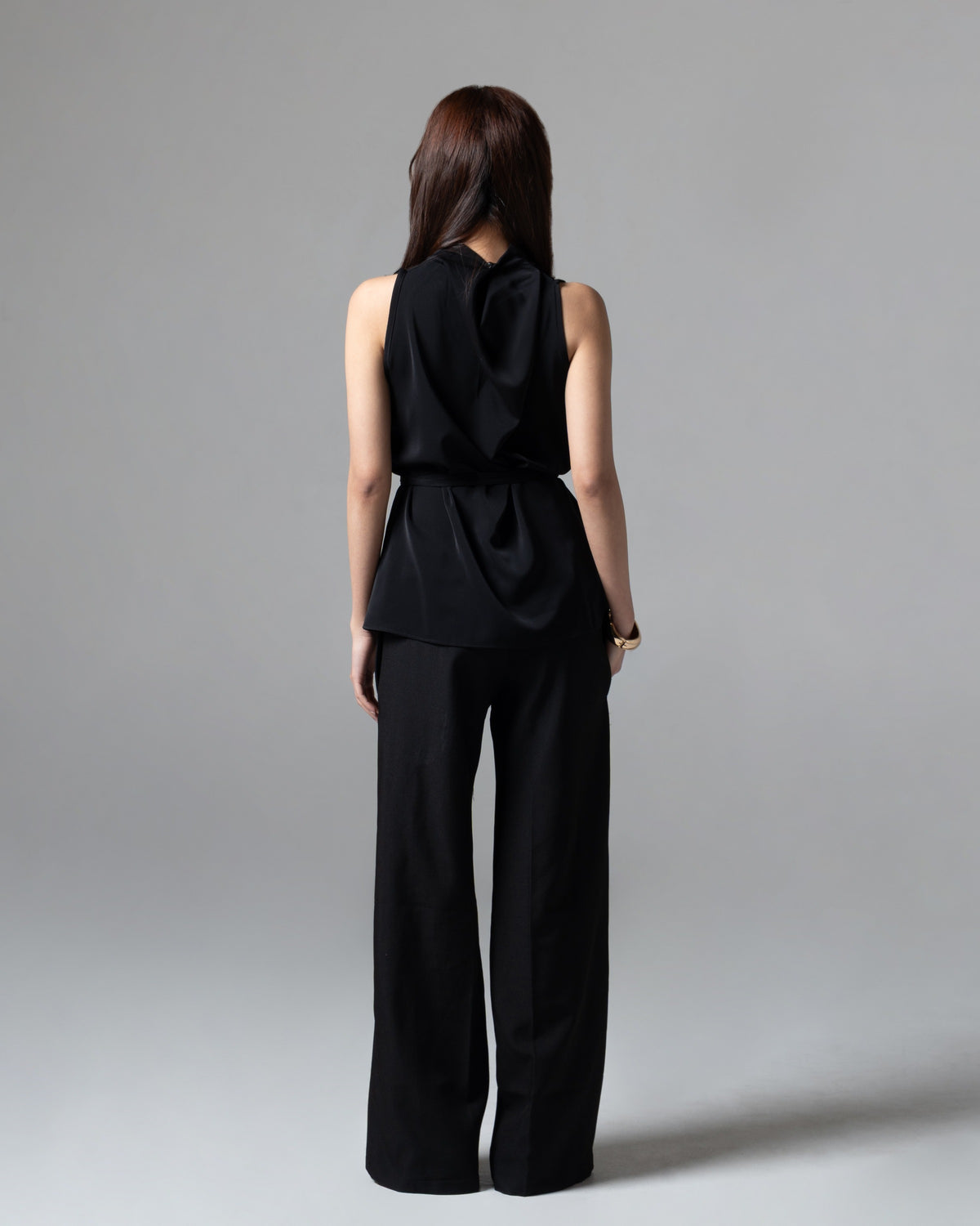 Clyde Top Black, regular size, tampak belakang