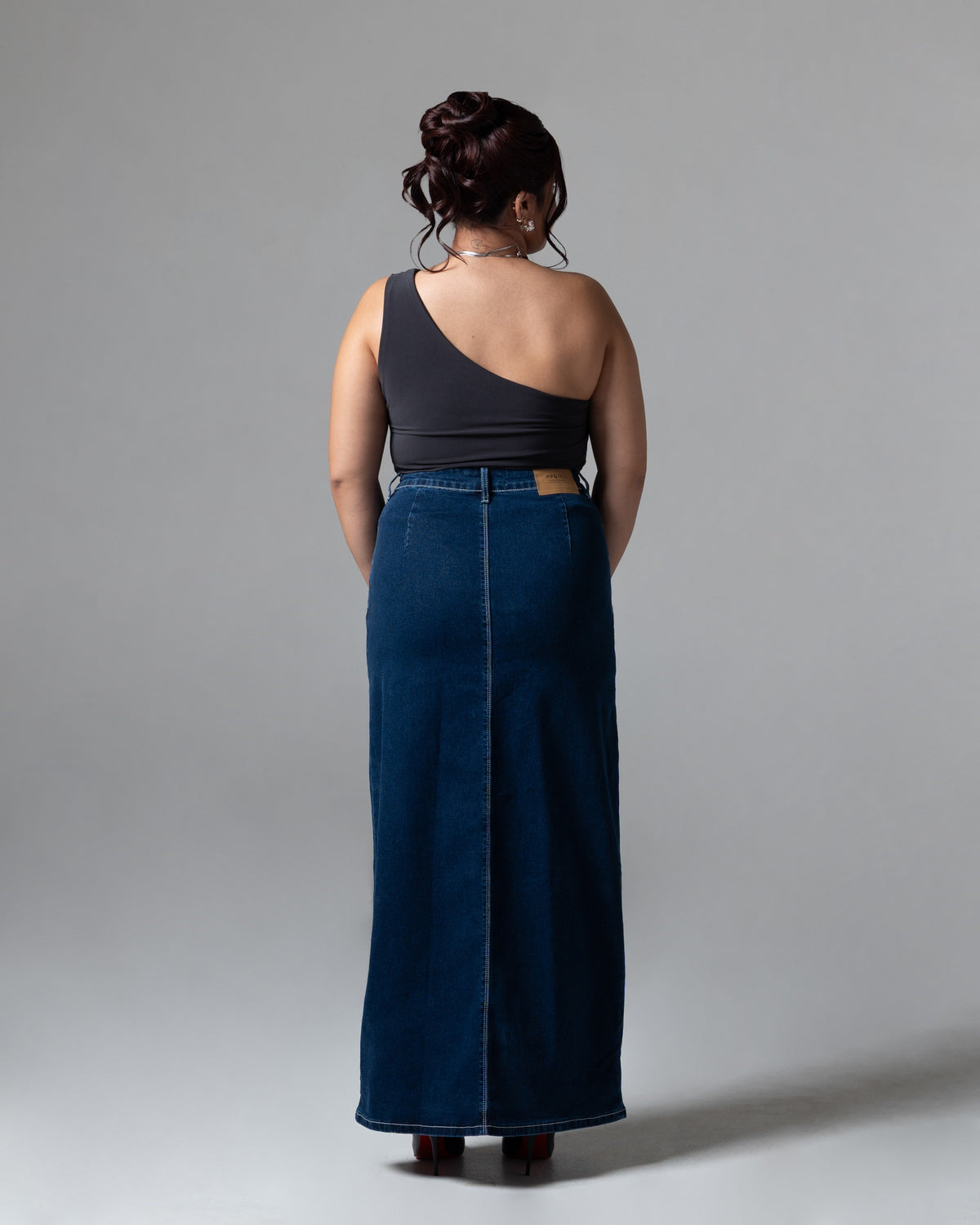 Dale Long Skirt, mid size, tampak belakang