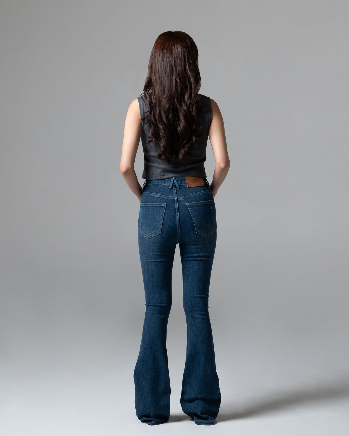 Kelly Flare Jeans Dark Blue, regular size, tampak belakang