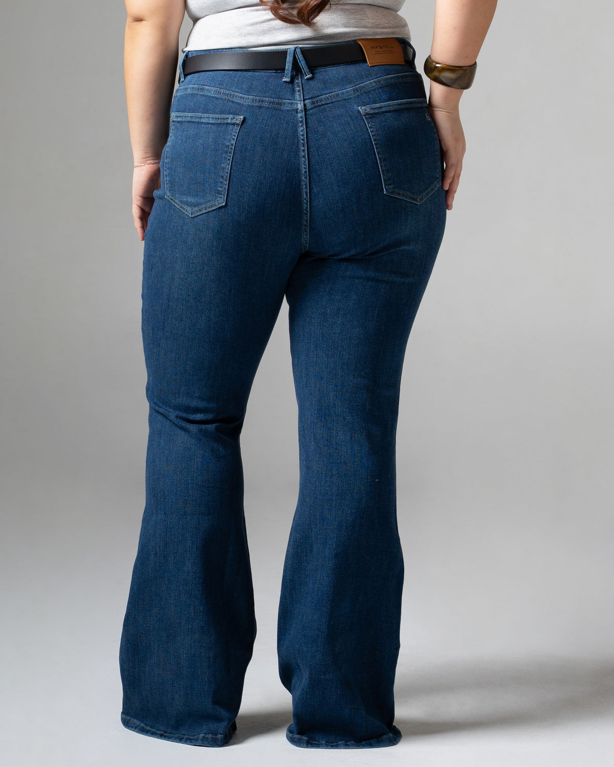 Kelly Flare Jeans Dark Blue, big size, detail belakang