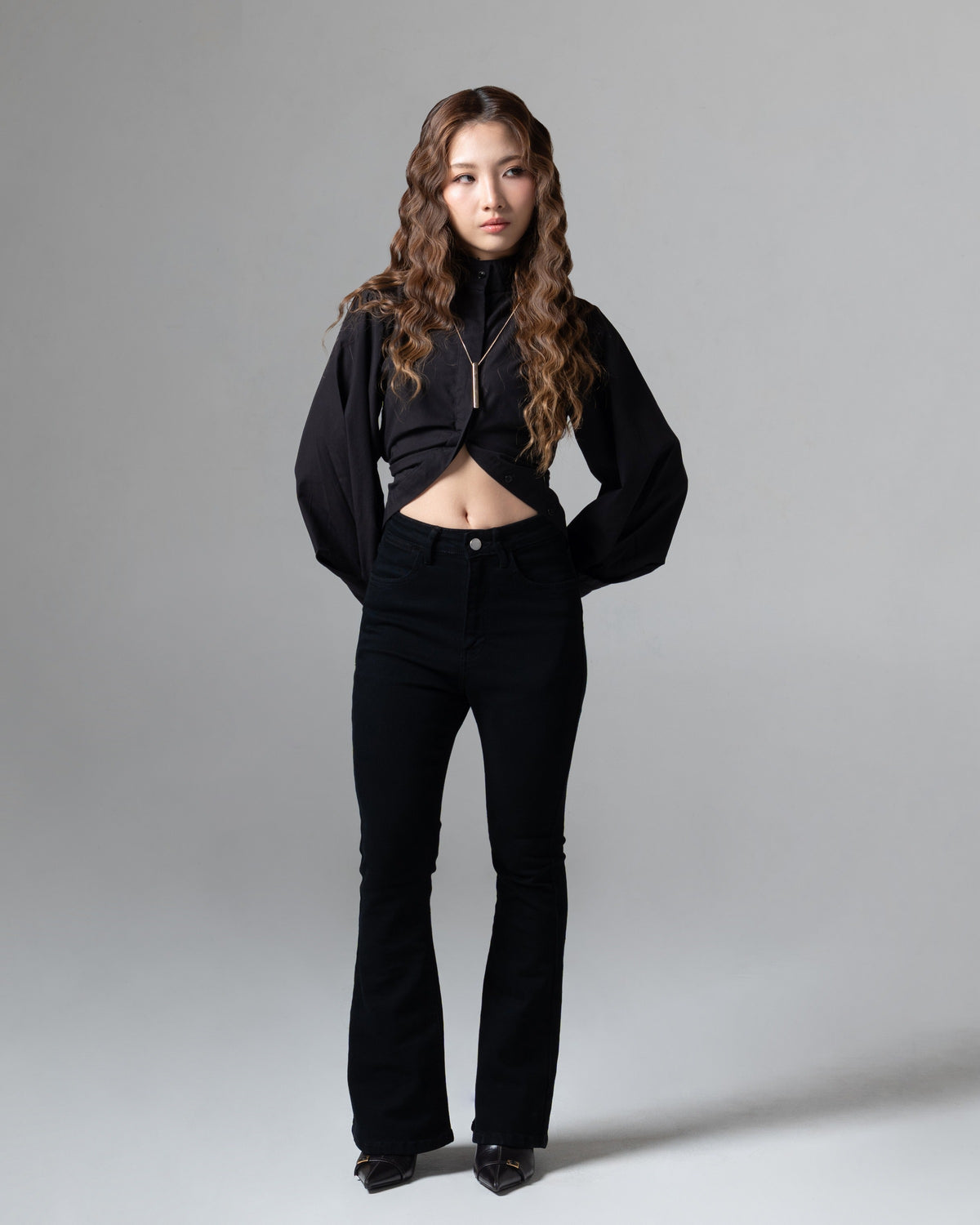 Kelly Flare Jeans Petite Black, petite size, tampak depan
