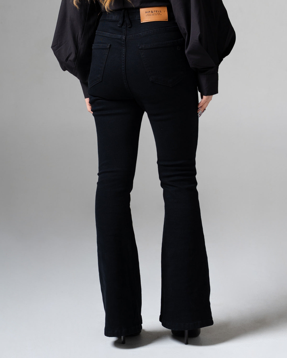 Kelly Flare Jeans Petite Black, detail belakang
