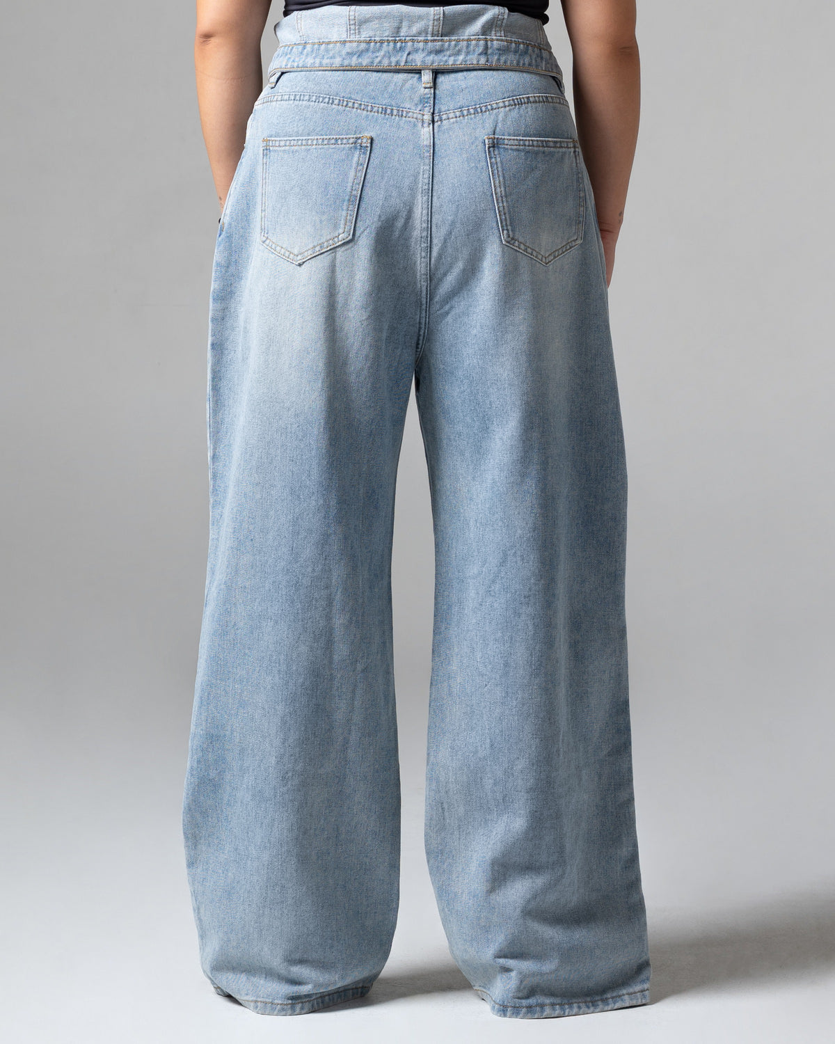 Kourtney Baggy Jeans, mid size, detail belakang