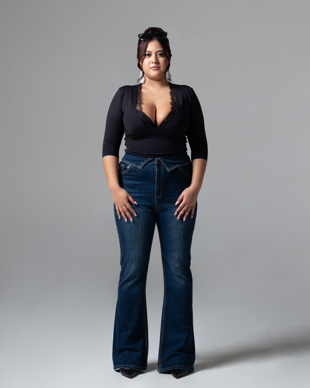 Vivienne Cutbray Jeans Black Blue, mid size, tampak depan