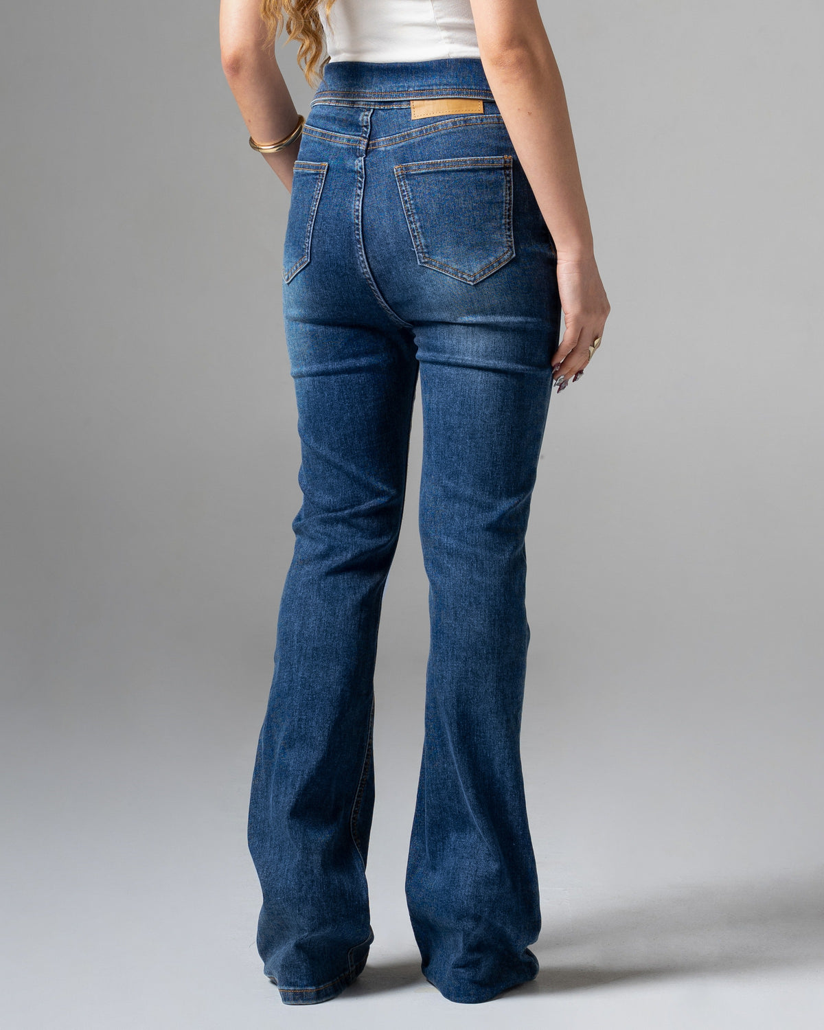 Vivienne Cutbray Jeans Dark Blue, detail belakang