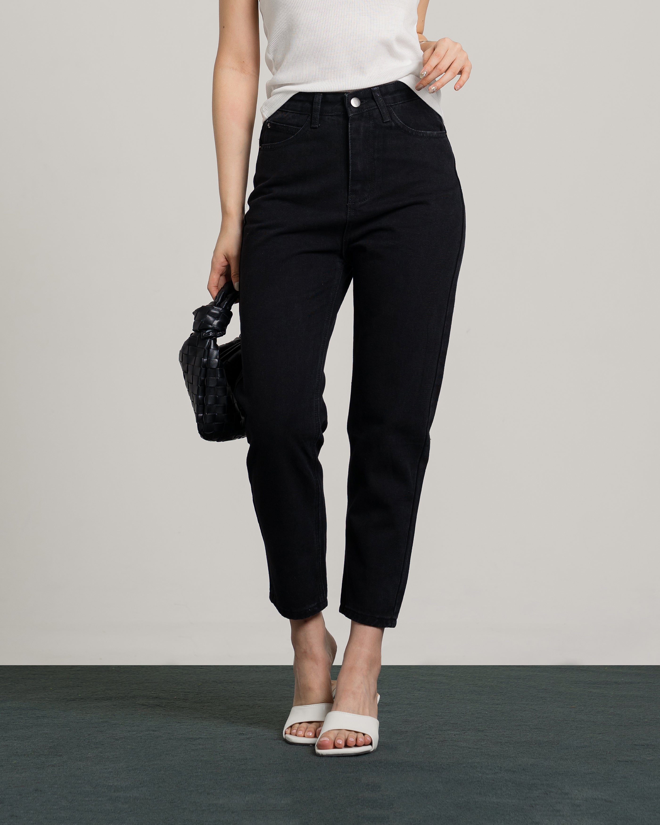 Boston Highwaist Mom Jeans in Black