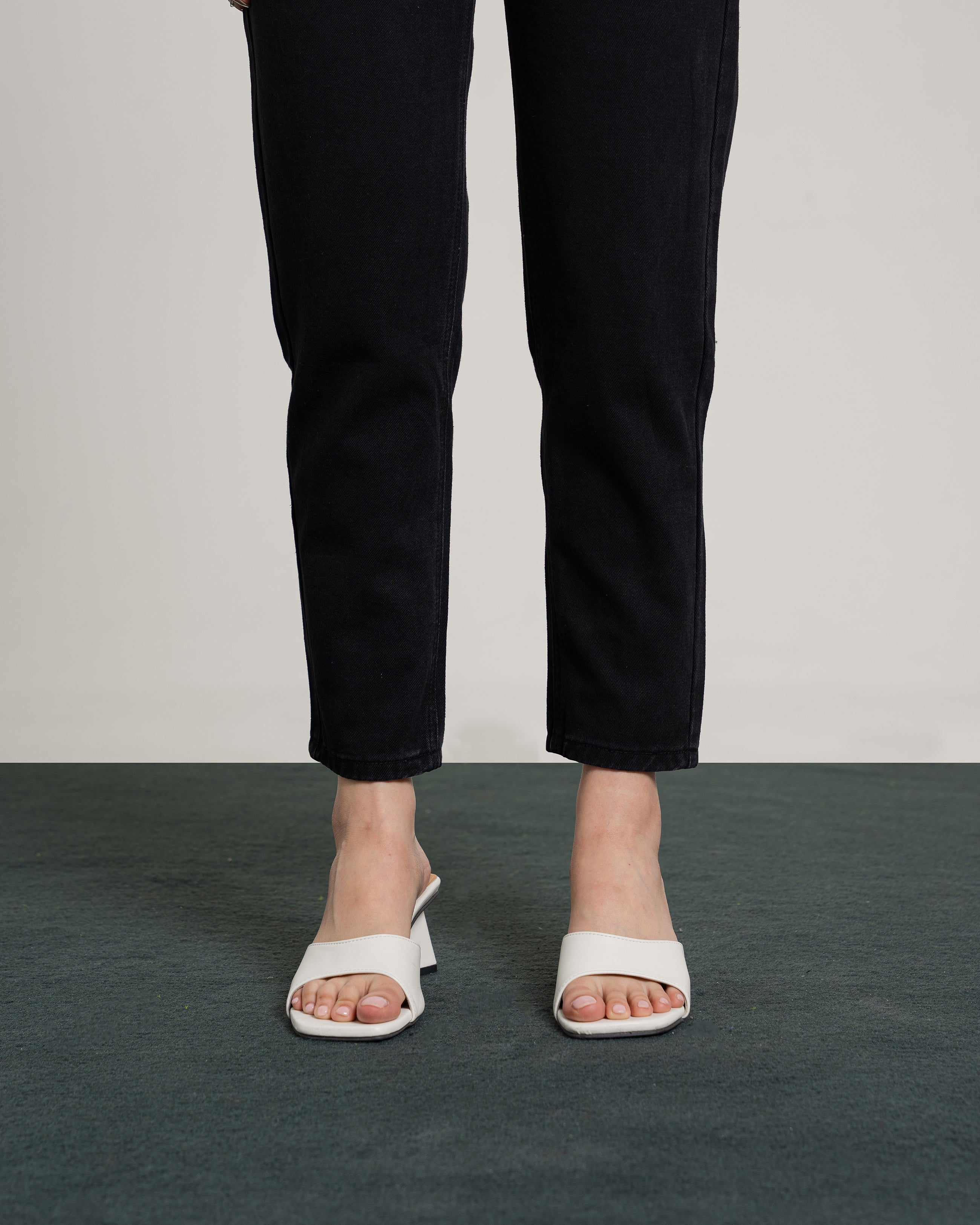Boston Highwaist Mom Jeans in Black