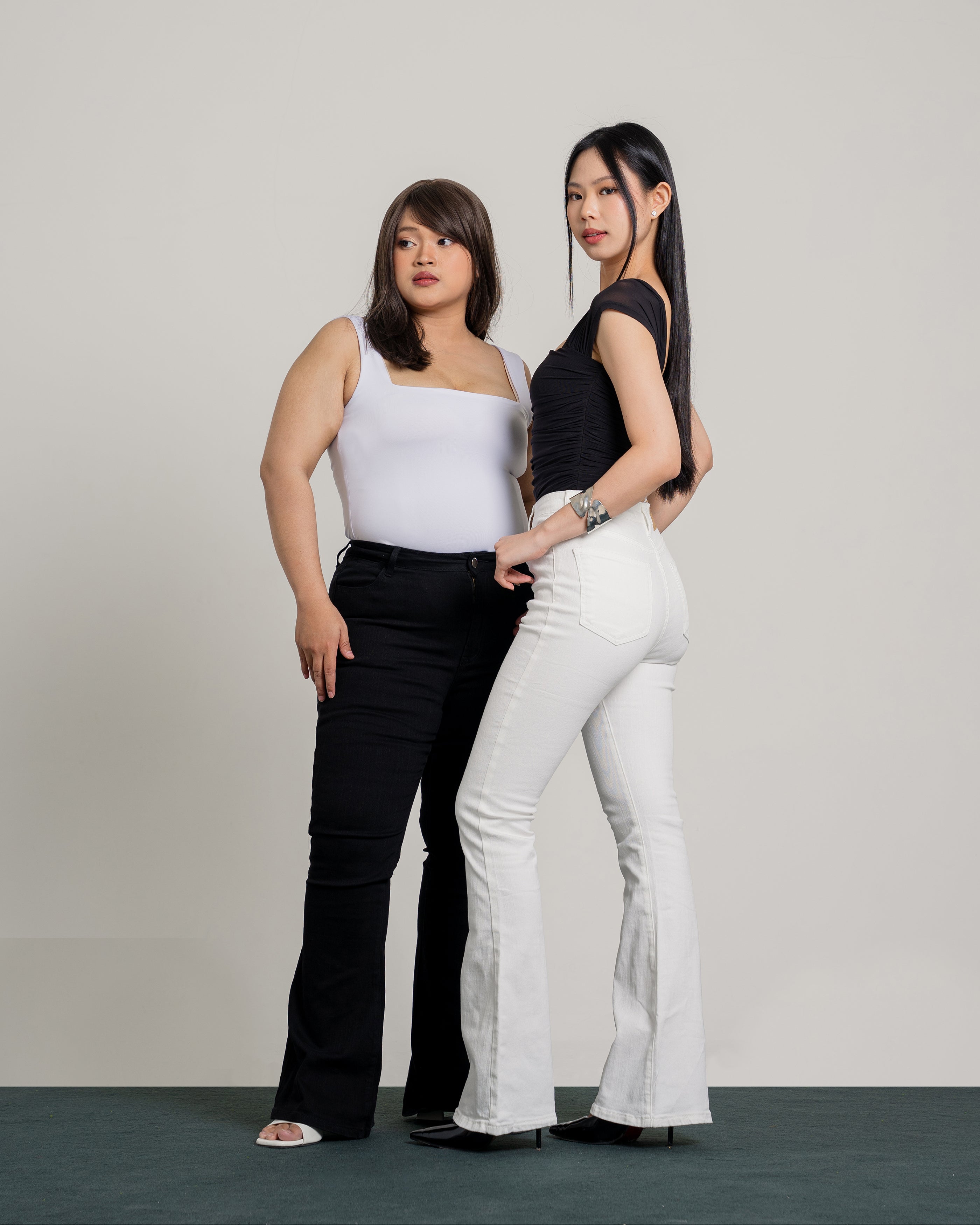 Kelly Flare Jeans in Black