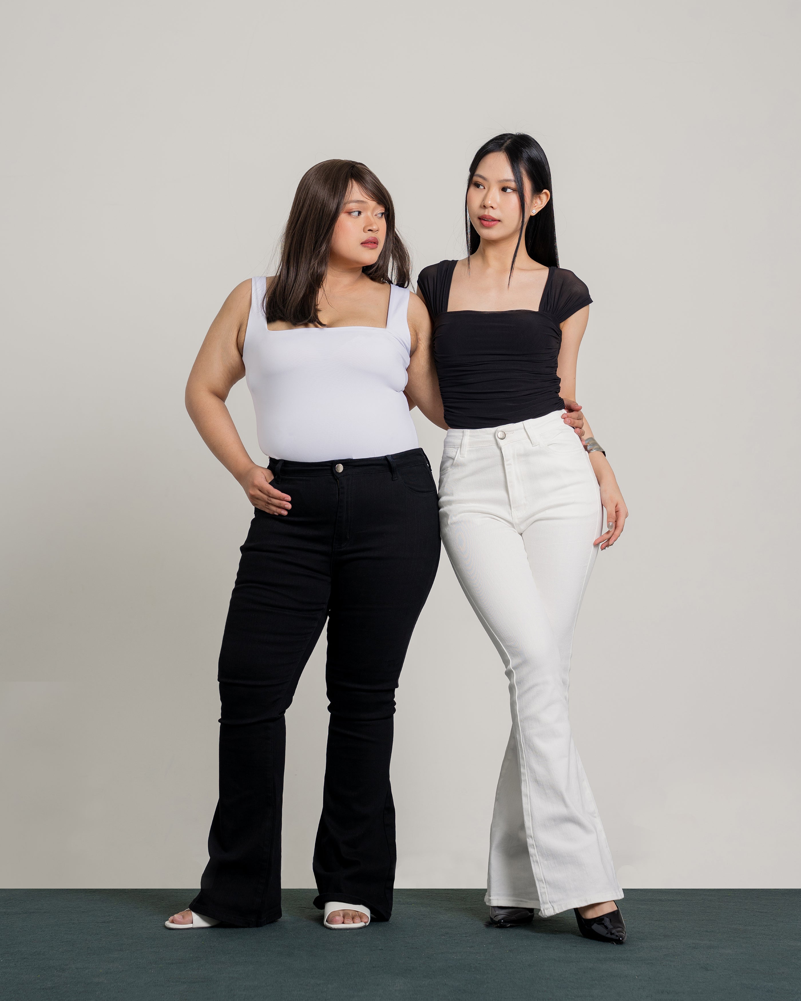 Kelly Flare Jeans in Black