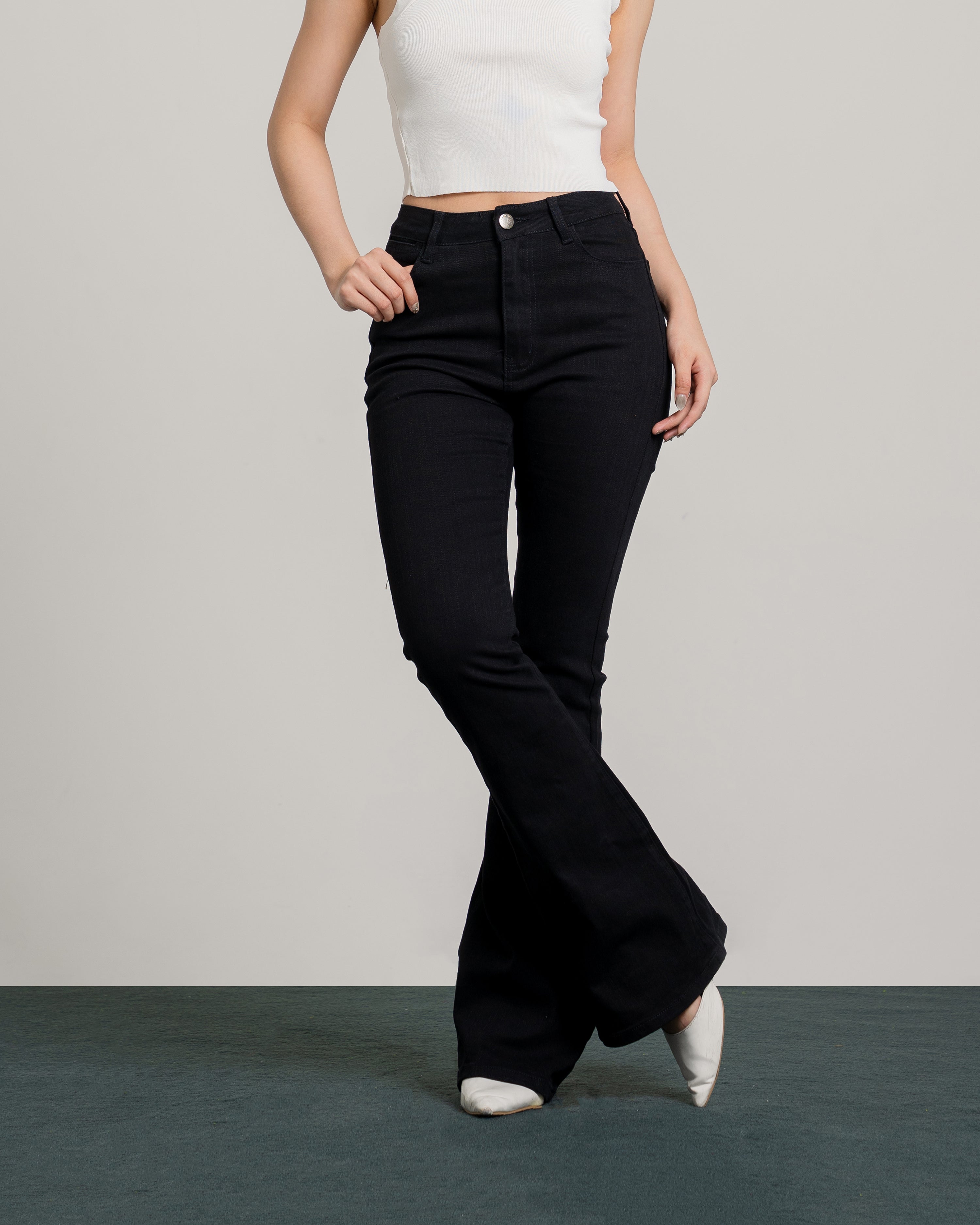 Kelly Flare Jeans in Black