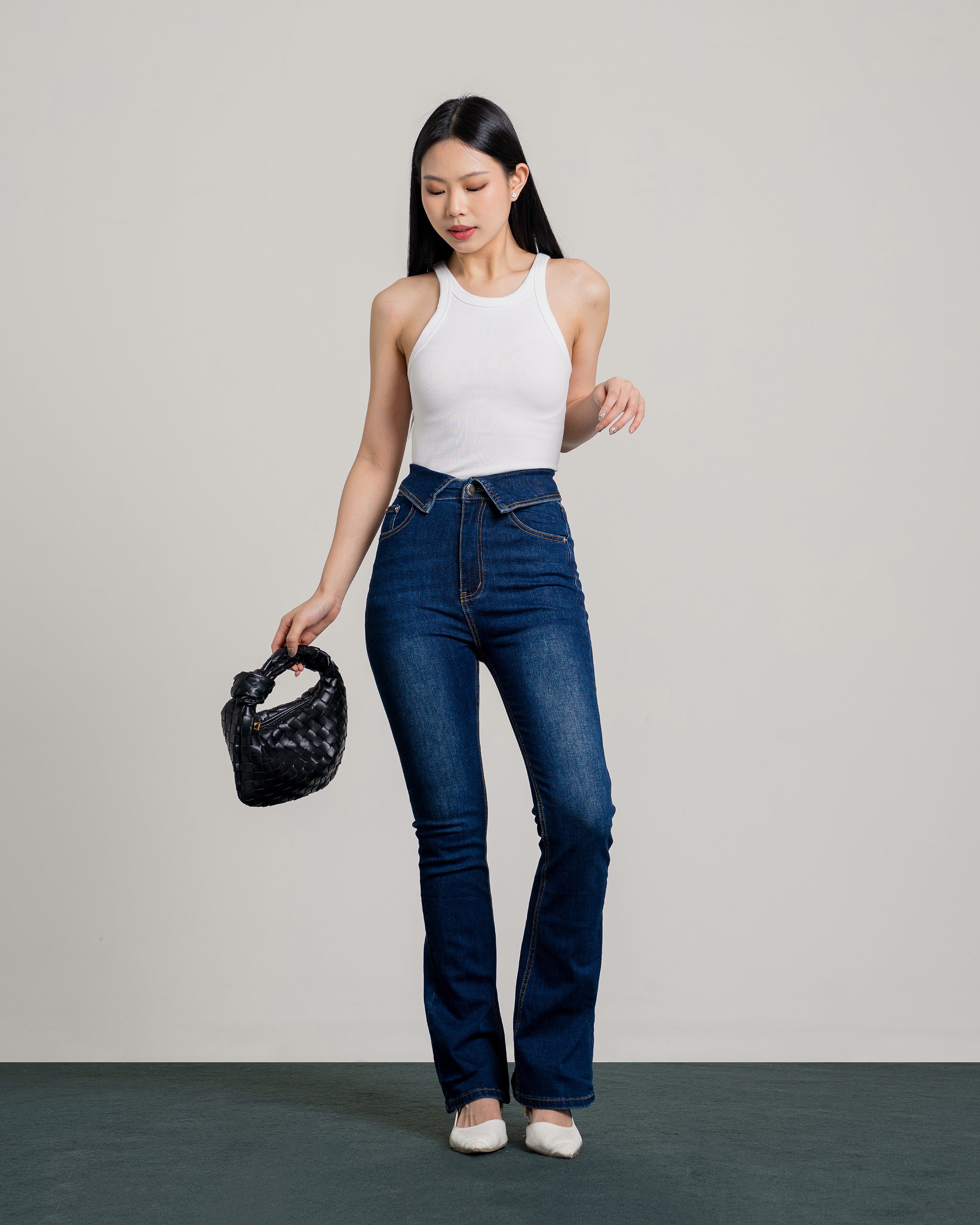 Vivienne Highwaist Cutbray Jeans in Black Blue