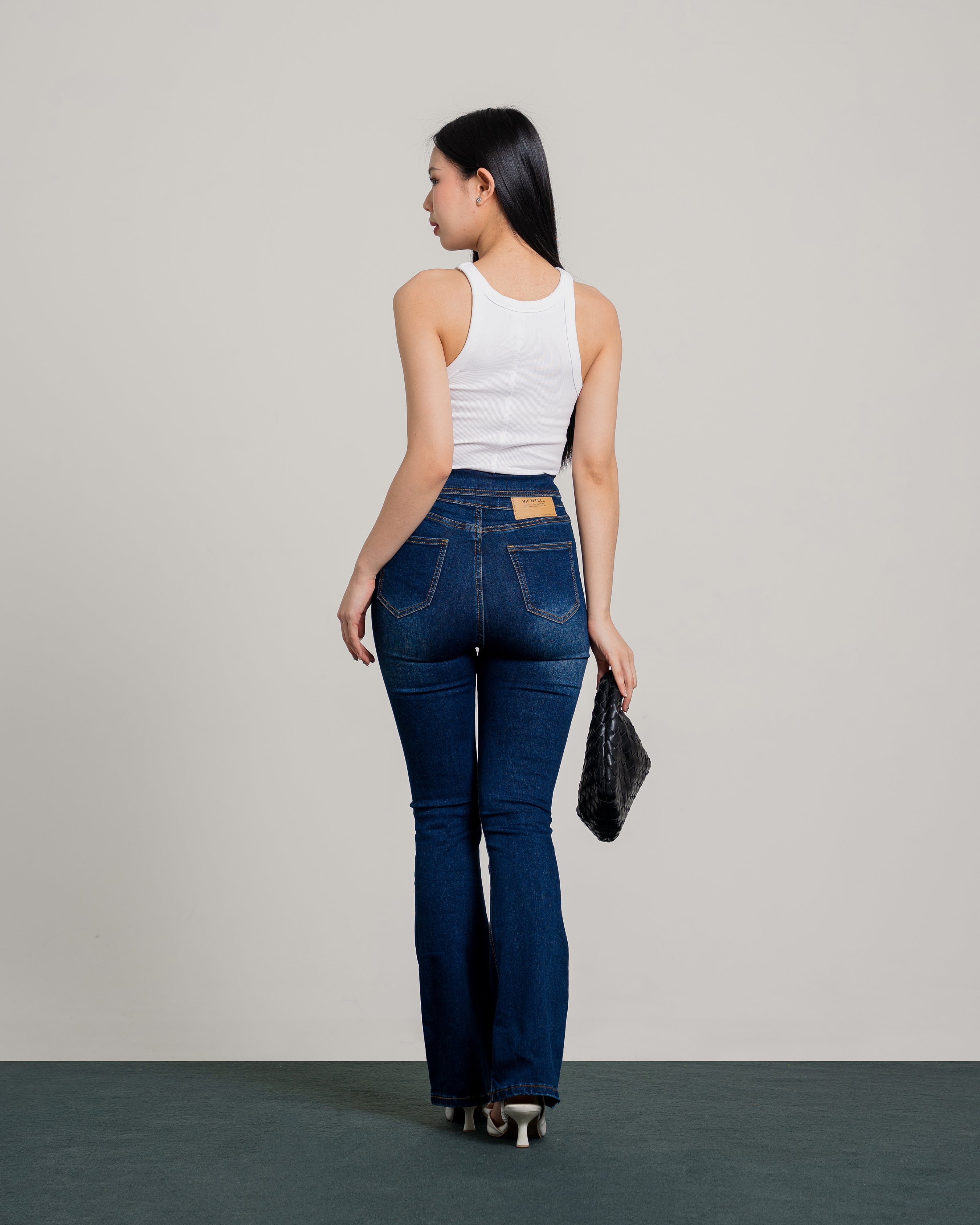 Vivienne Highwaist Cutbray Jeans in Black Blue