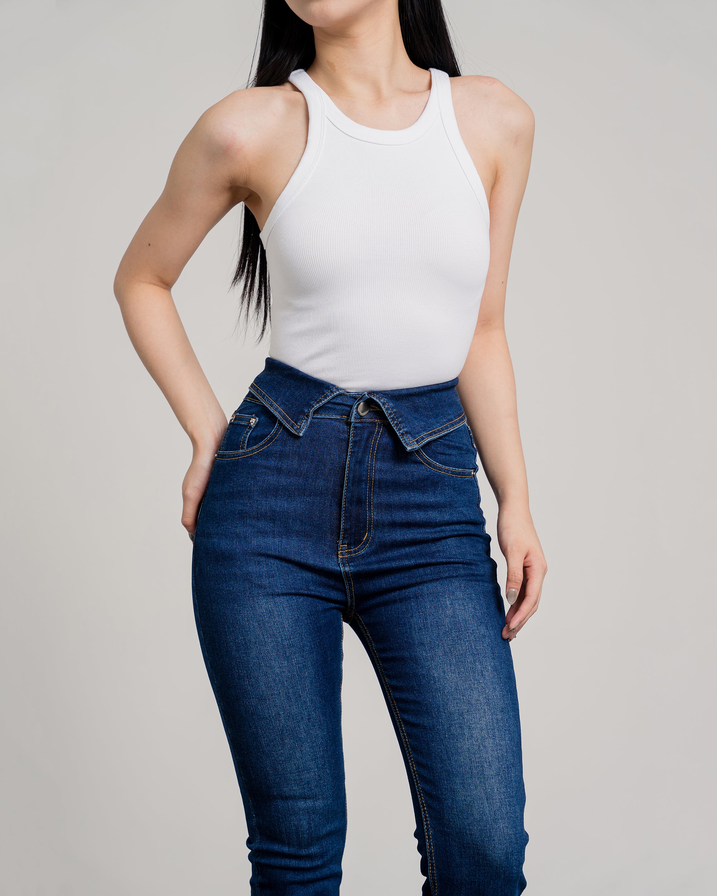 Vivienne Highwaist Cutbray Jeans in Black Blue