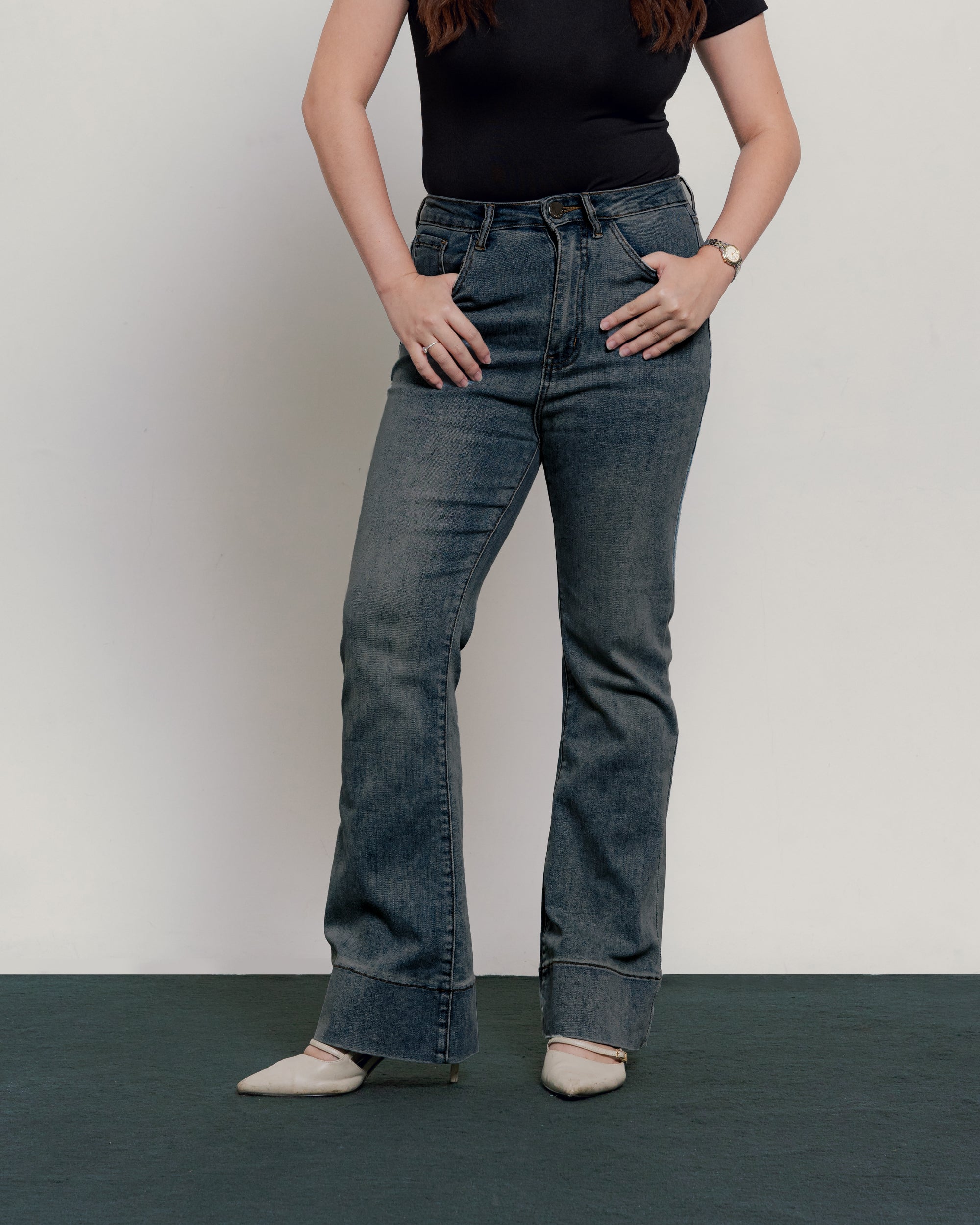 Ashley Flare Jeans Petite in Black Blue