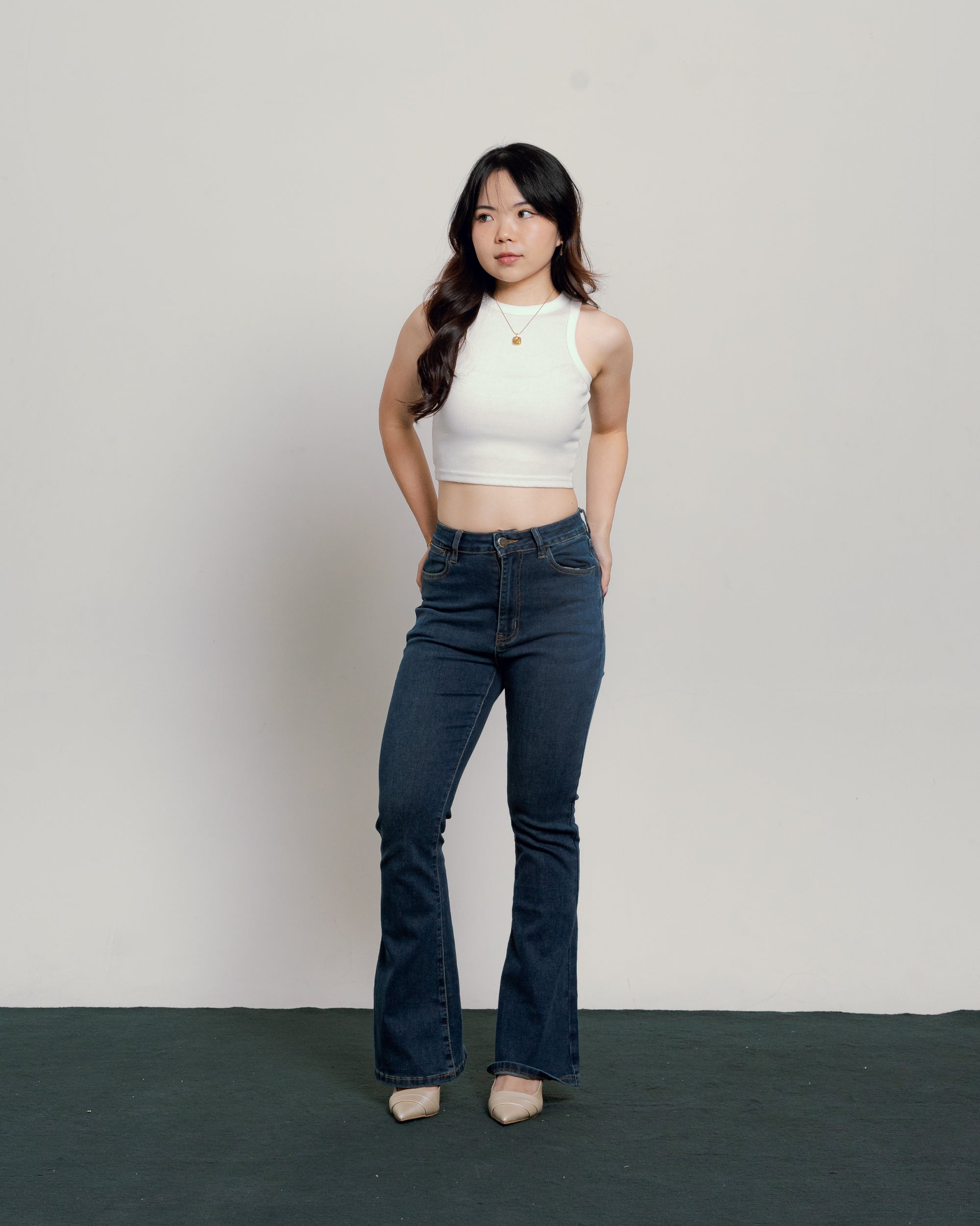 Kelly Flare Jeans Petite in Dark Blue
