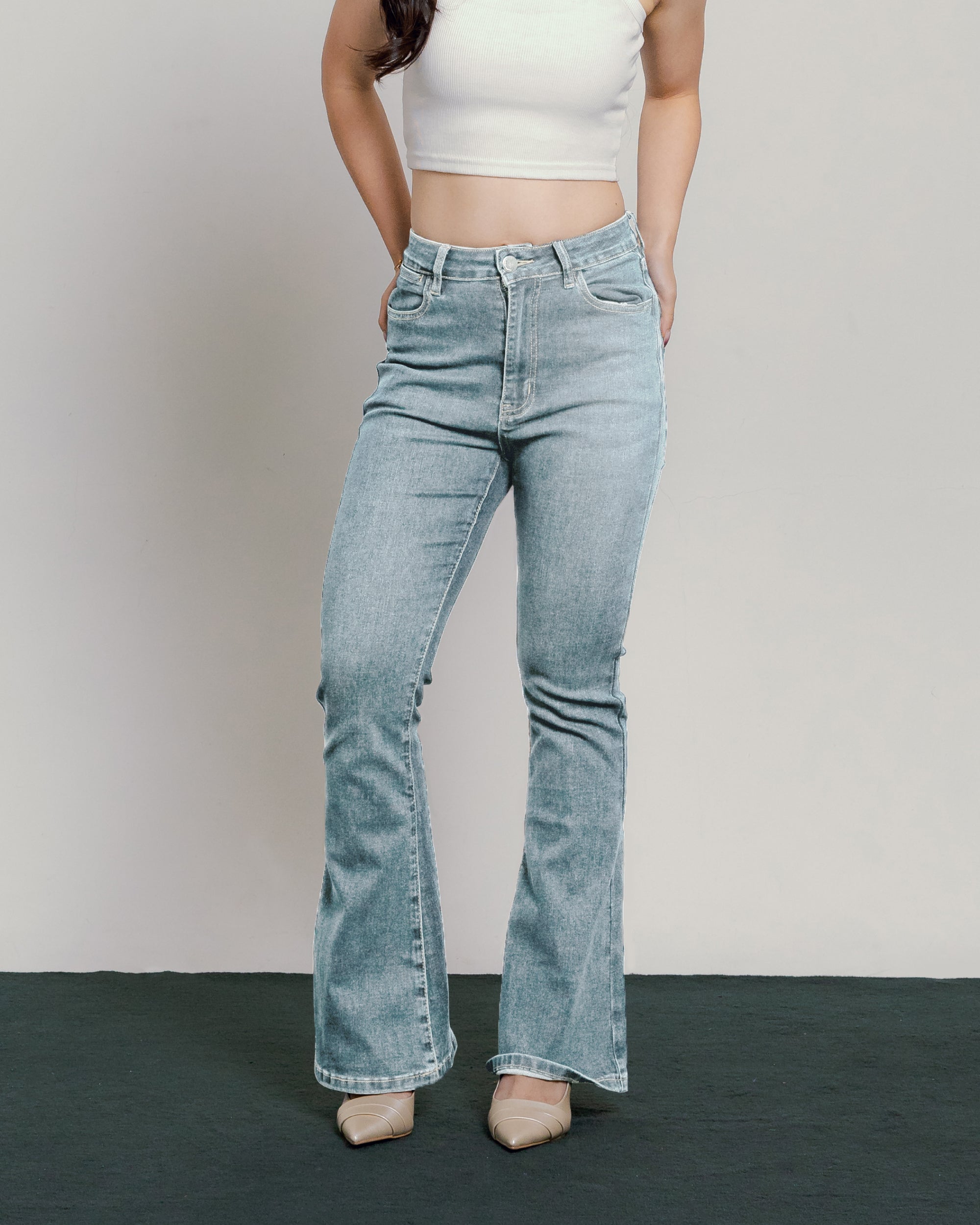 Kelly Flare Jeans Petite in Light Blue