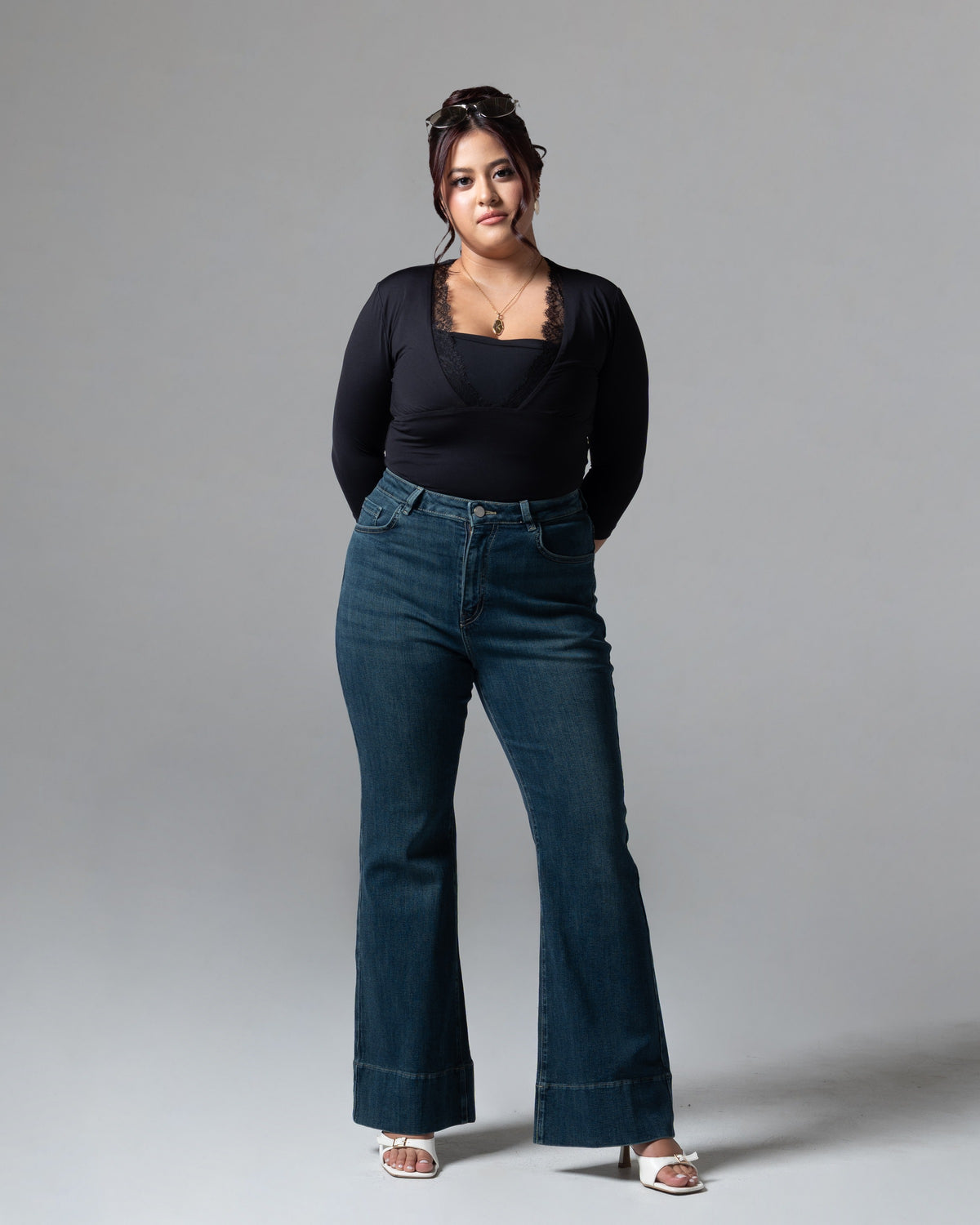 Ashley Flare Jeans Black Blue, mid size, tampak depan
