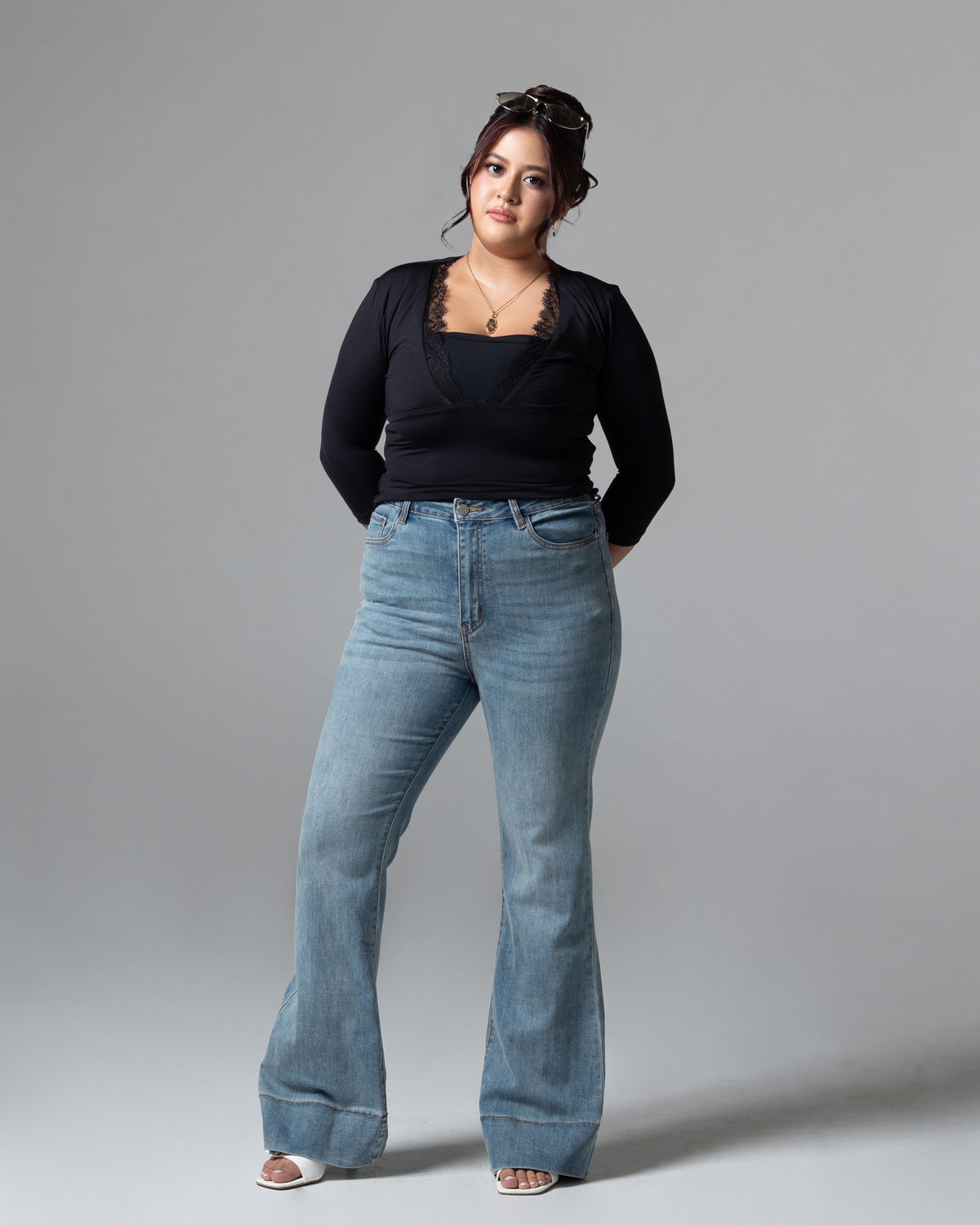 Ashley Flare Jeans Light Blue, mid size, tampak depan