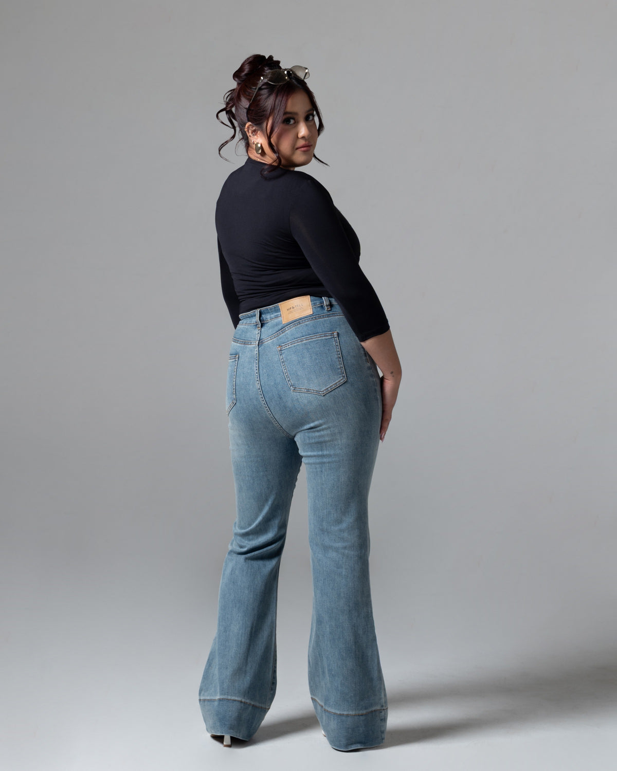 Ashley Flare Jeans Light Blue, mid size, tampak belakang