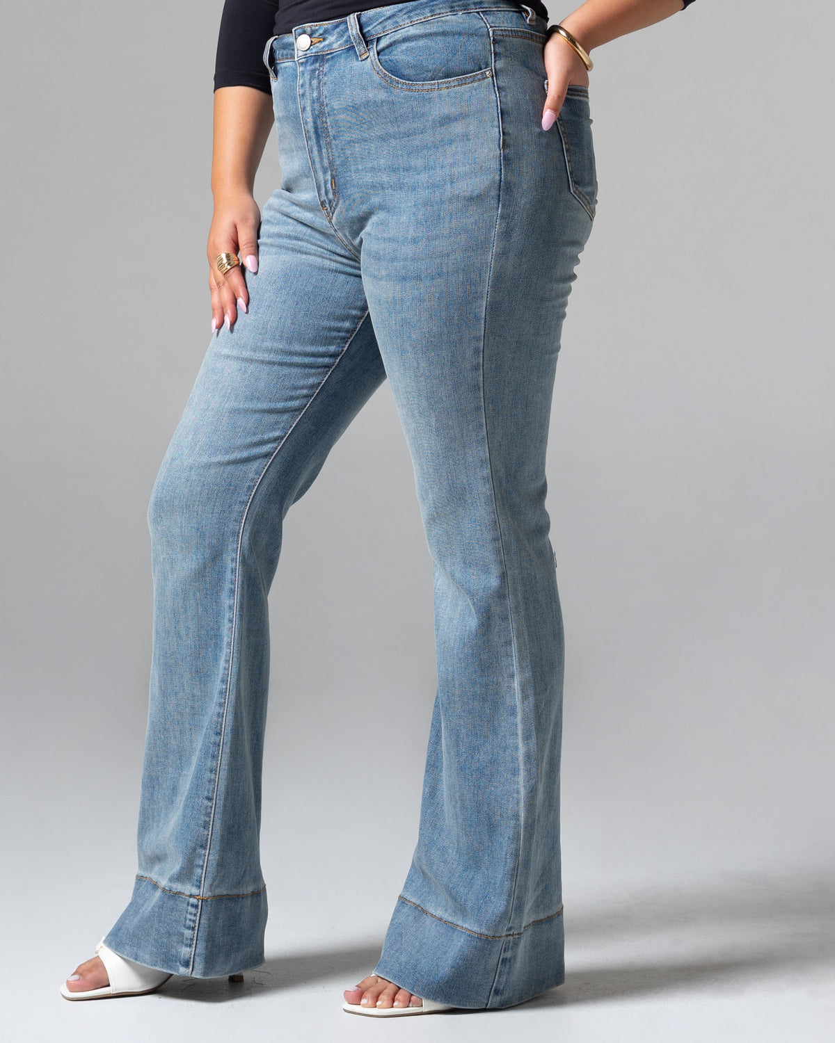 Ashley Flare Jeans Light Blue, mid size, detail depan