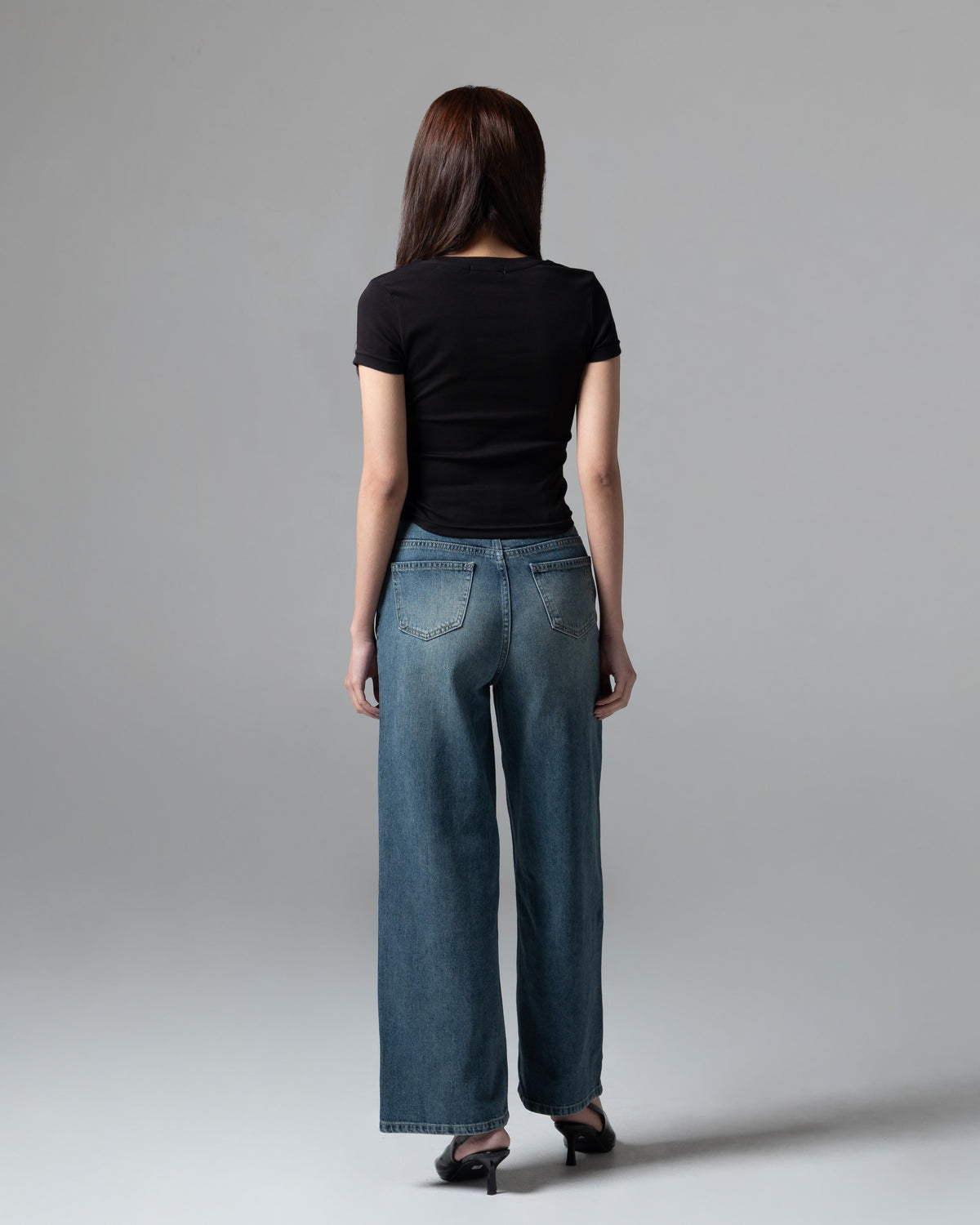 Avery Top Black, regular size, tampak belakang