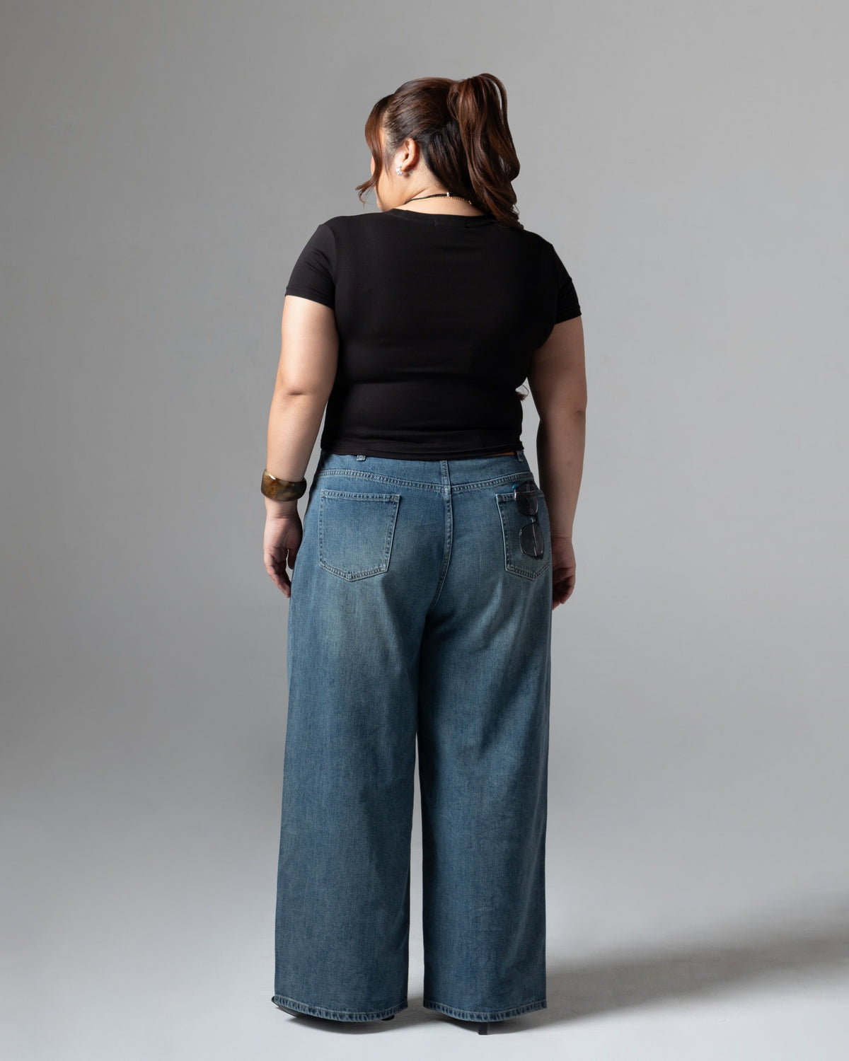 Avery Top Black, big size, tampak belakang