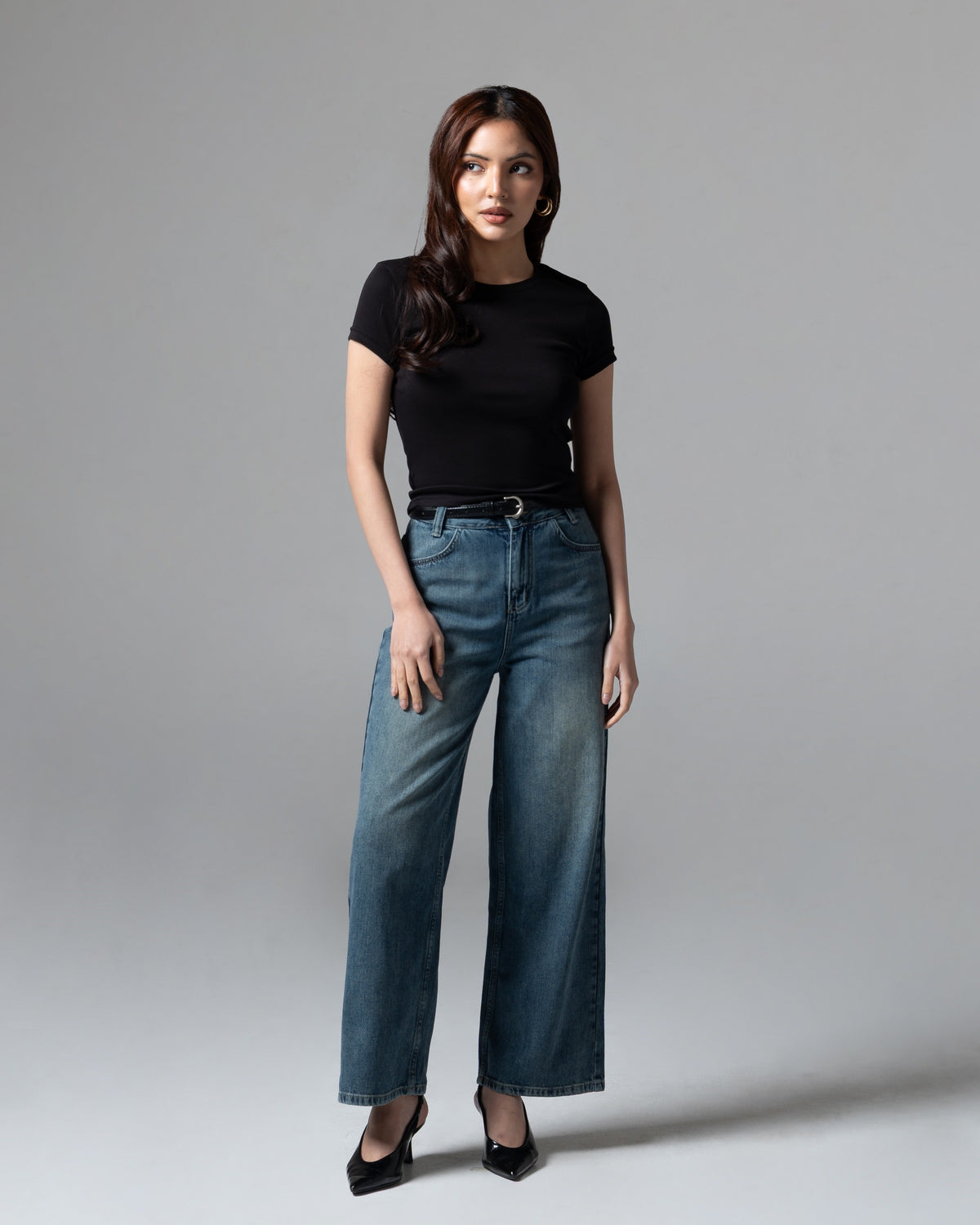 Avery Top Black, regular size, tampak depan