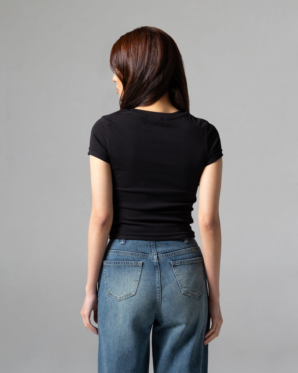 Avery Top Black, regular size, detail belakang