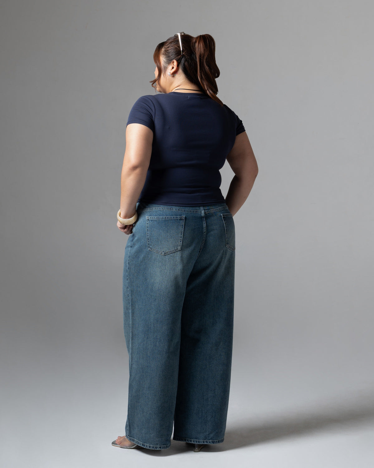 Avery Top Navy, big size, tampak belakang