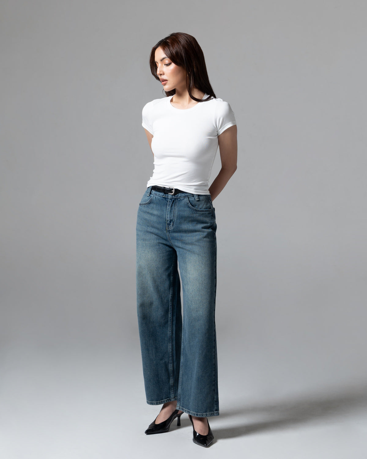 Avery Top White, regular size, tampak depan