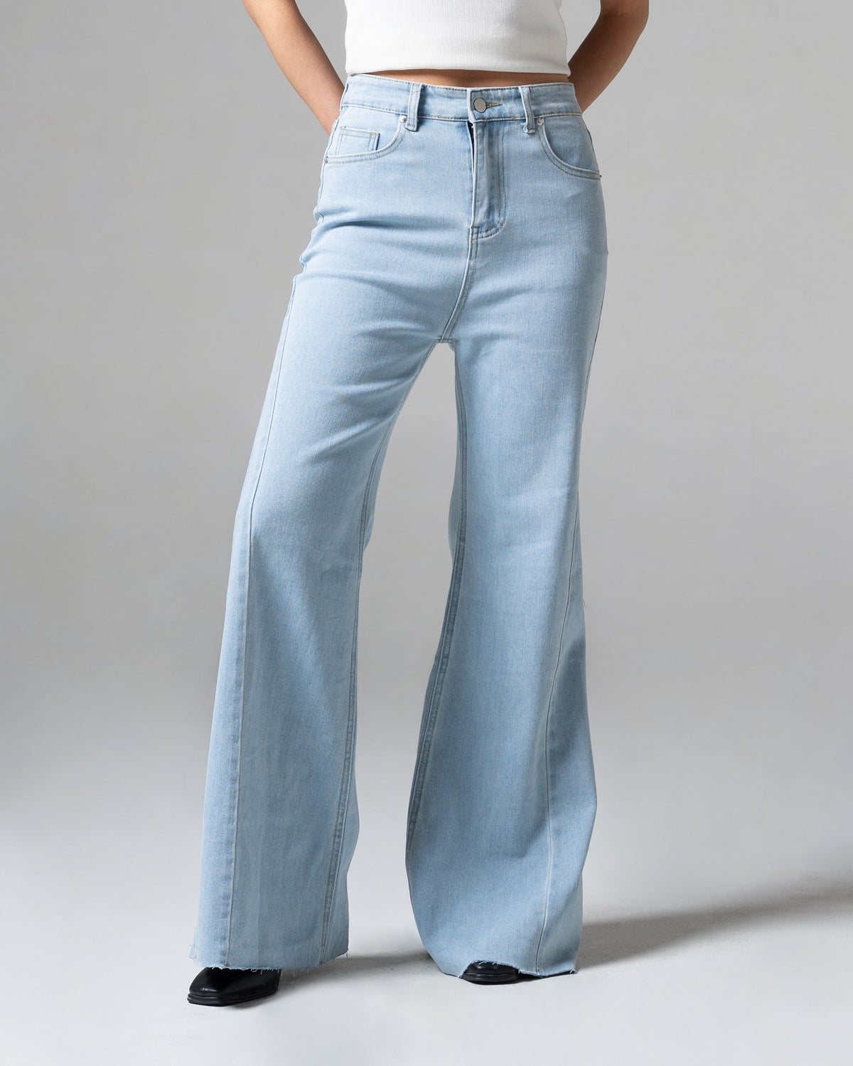 Blair Cutbray Jeans Light Blue, detail depan
