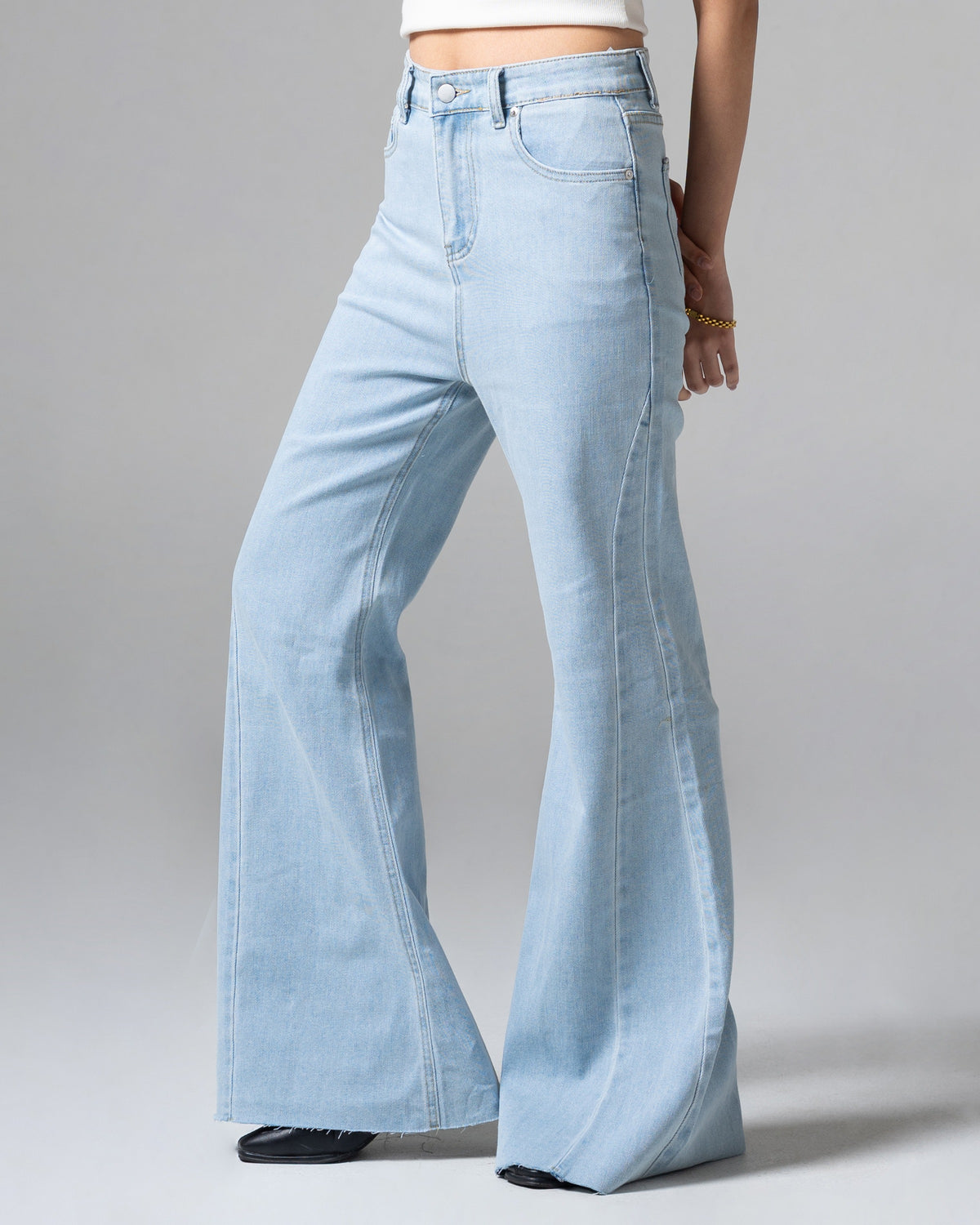 Blair Cutbray Jeans Light Blue, detail depan