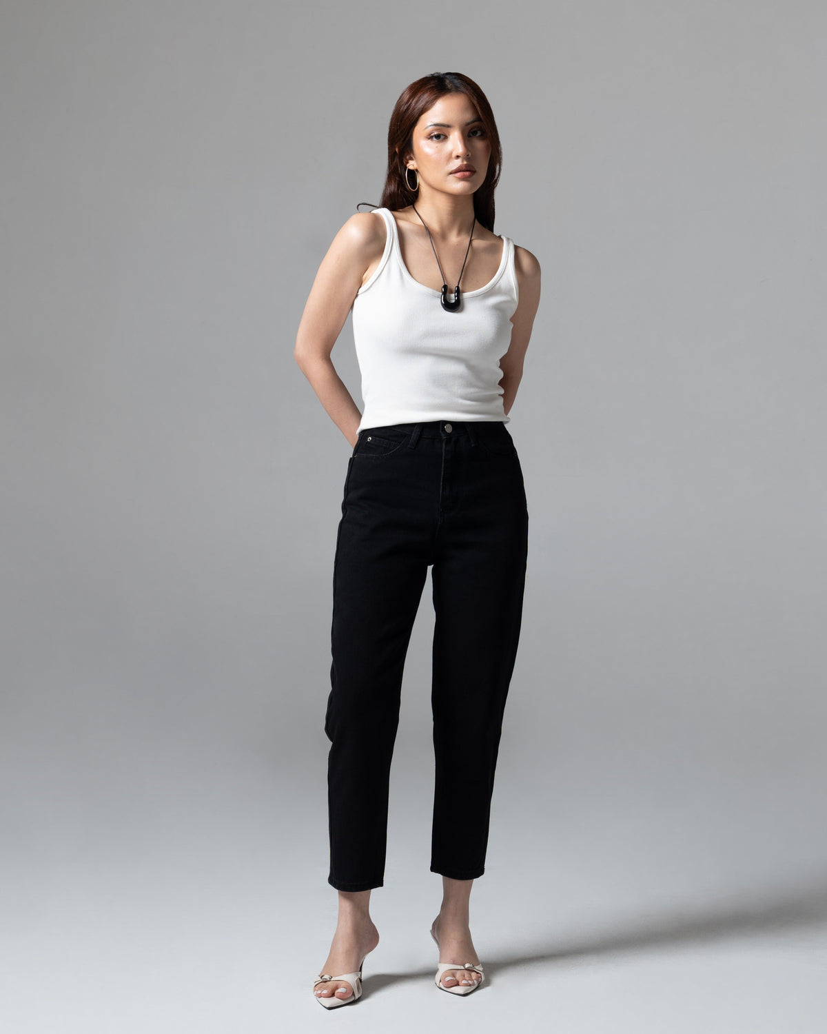 Boston Mom Jeans Black, regular size, tampak depan