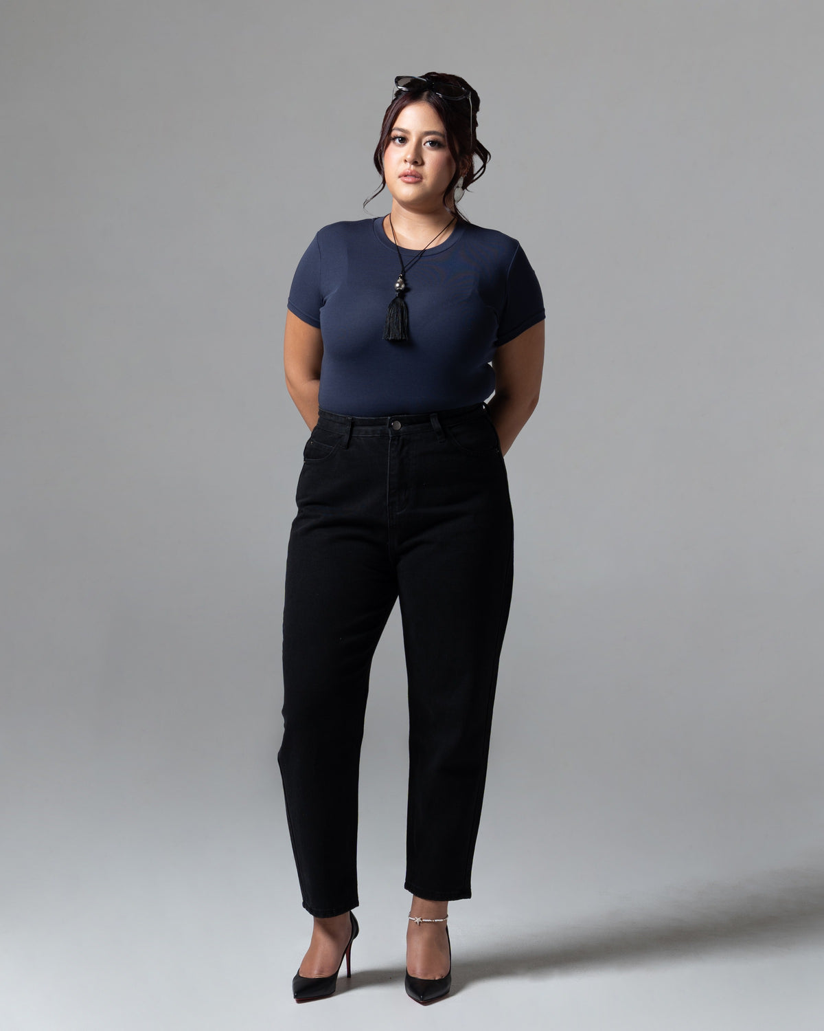 Boston Mom Jeans Black, mid size, tampak depan